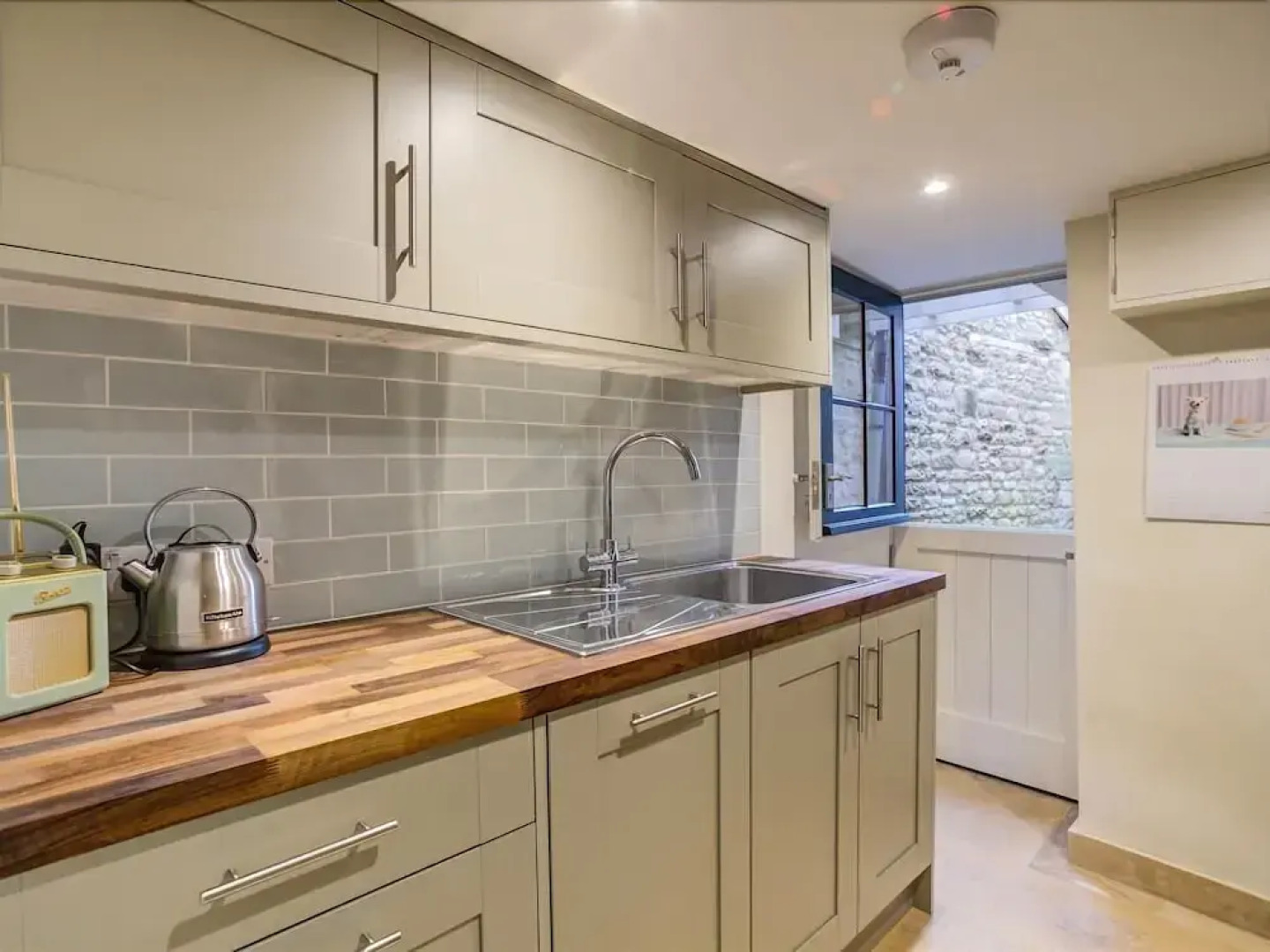 2 Lawrence Lane, BURFORD