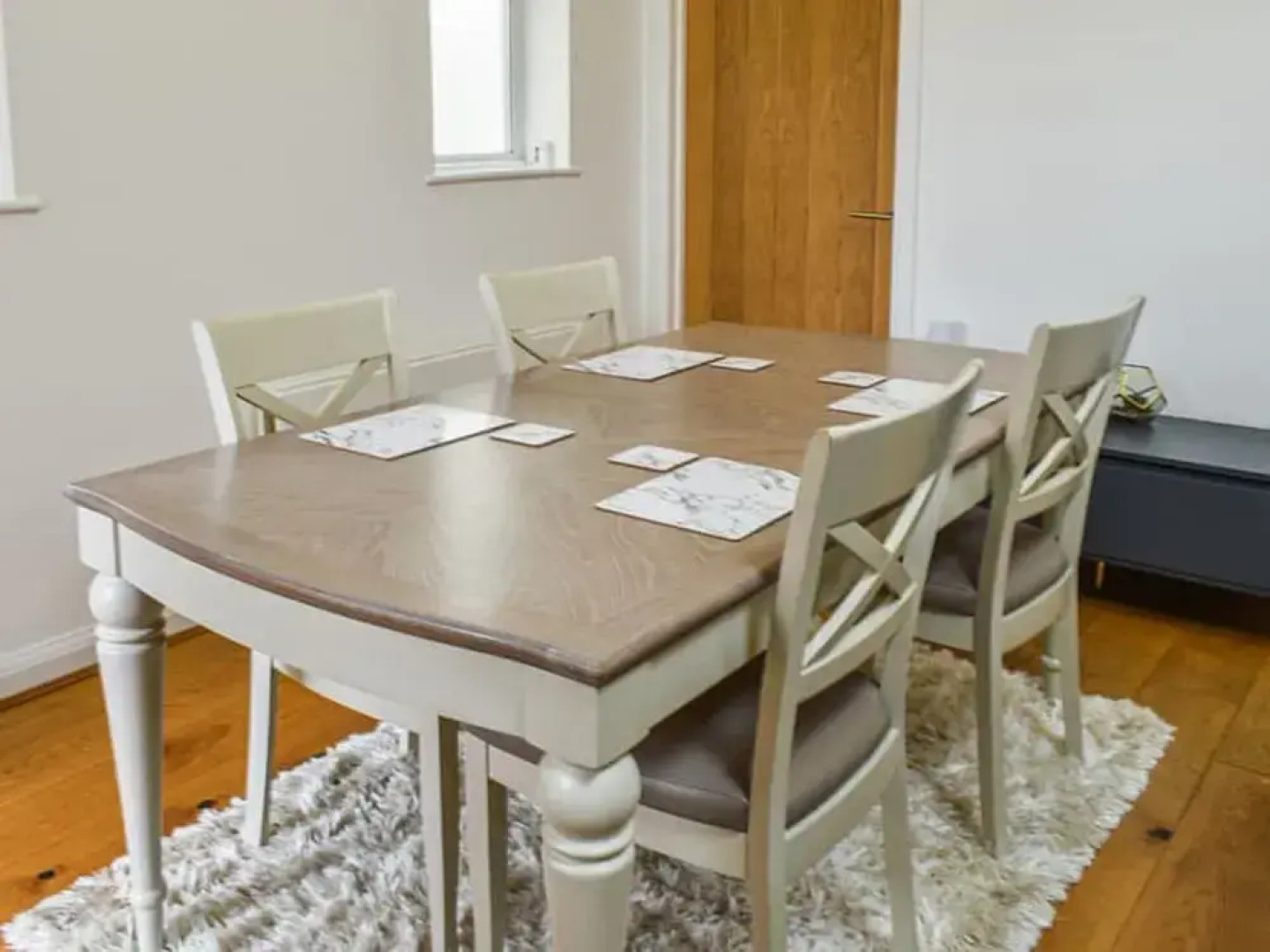 Immaculate 2-bed Bungalow in Weybridge