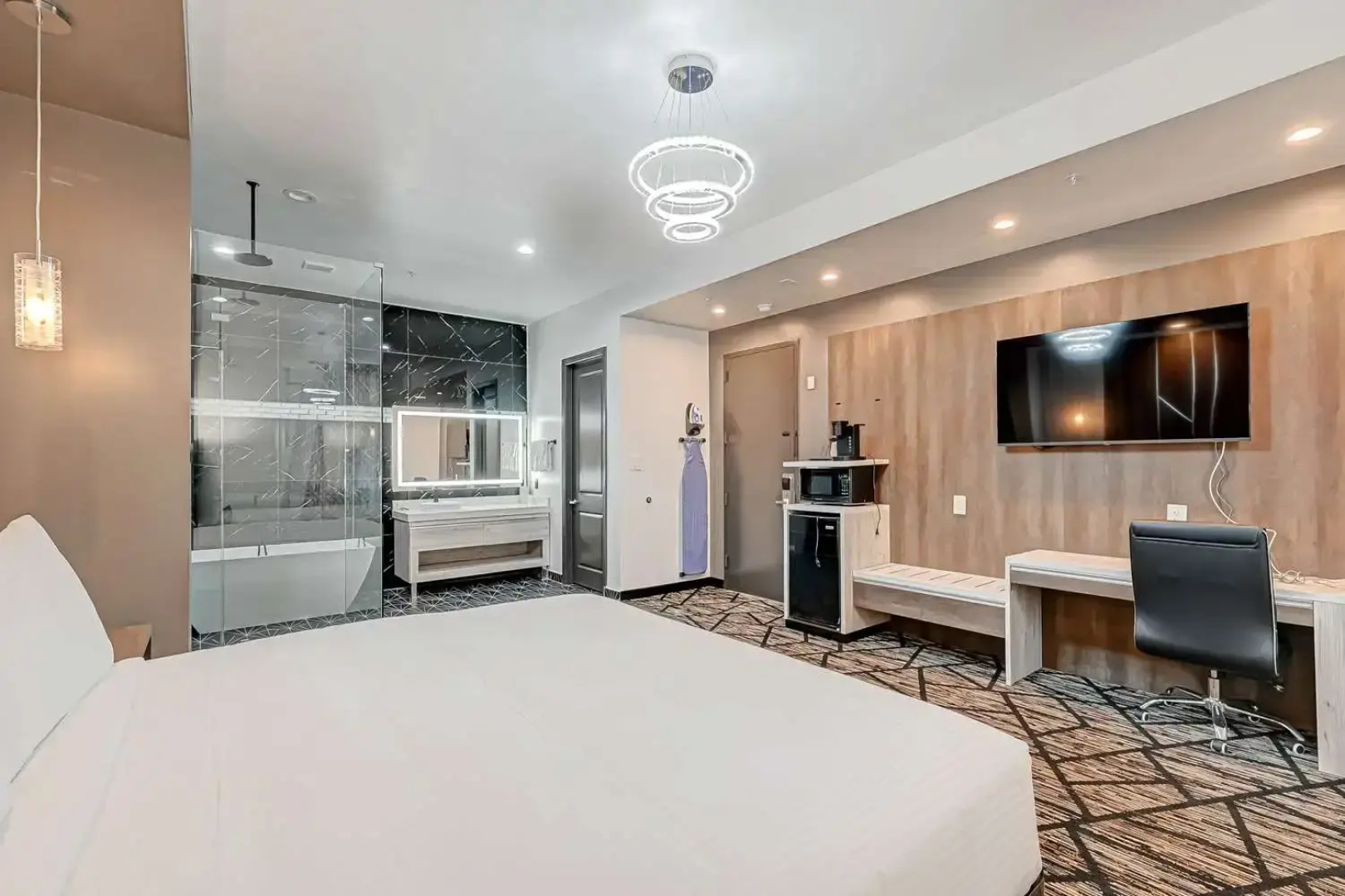 Comfeeni Inn and Suites