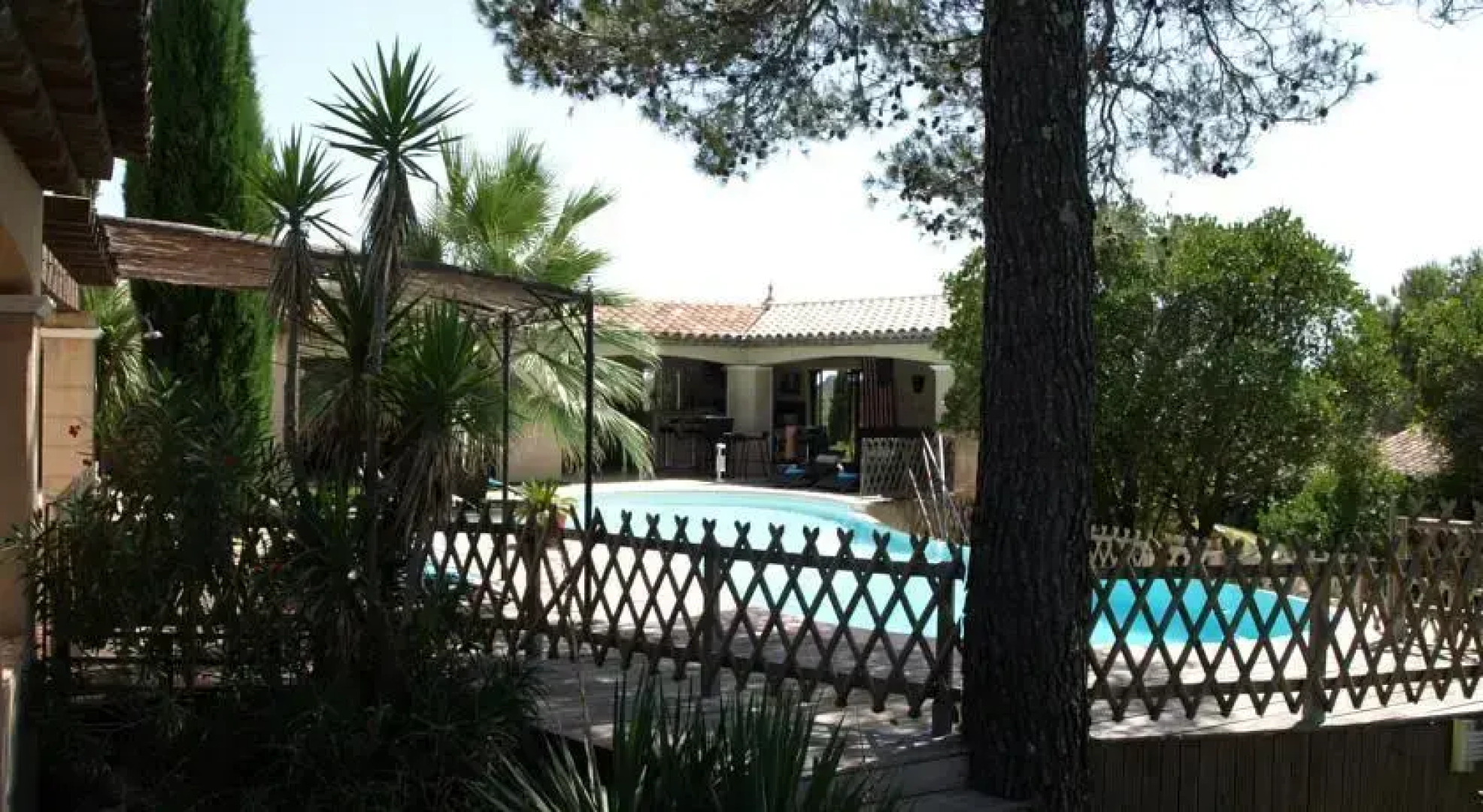 Piscine à débordement sur la Cote dAzur
