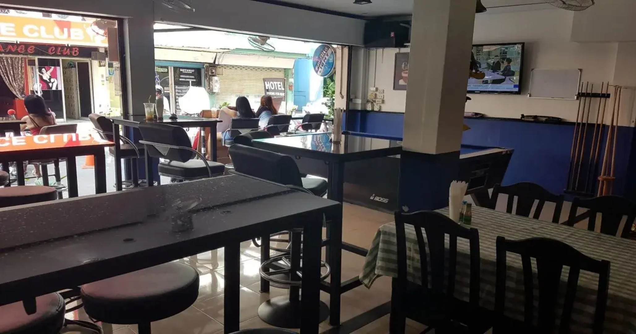 Sandman hotel and Sports bar