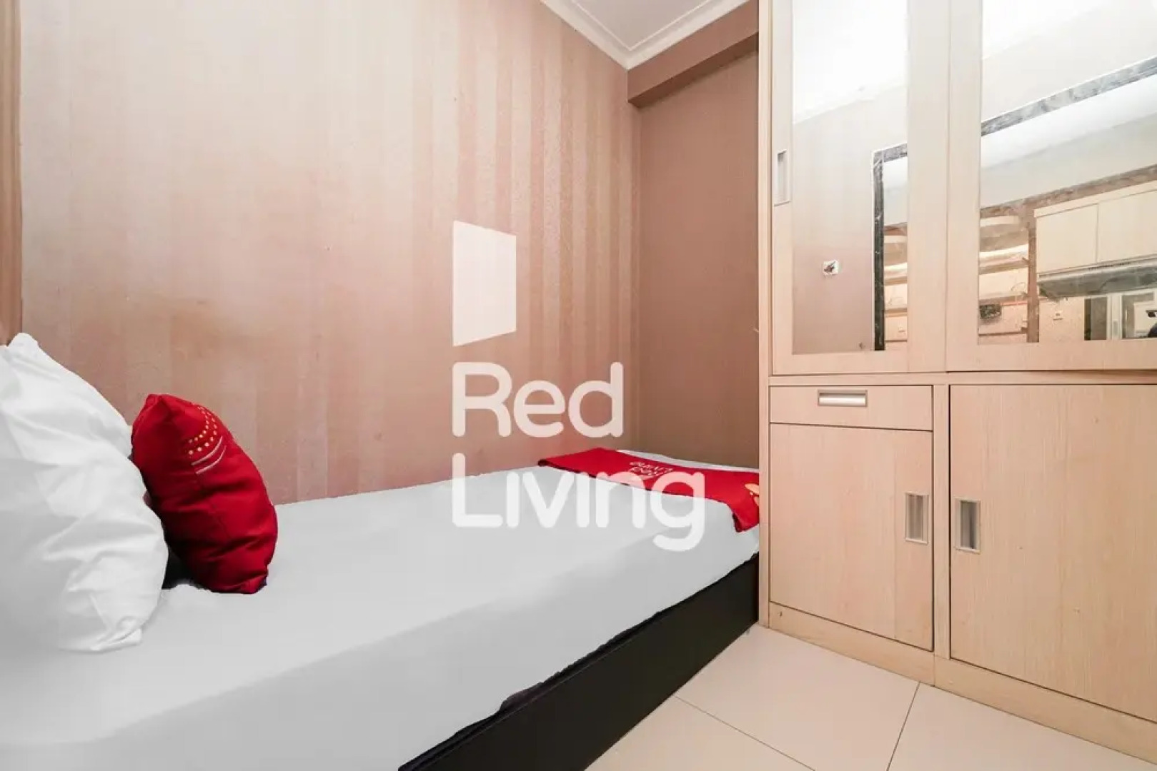 RedLiving Apartemen Paragon Village Karawaci - Ujang Rooms