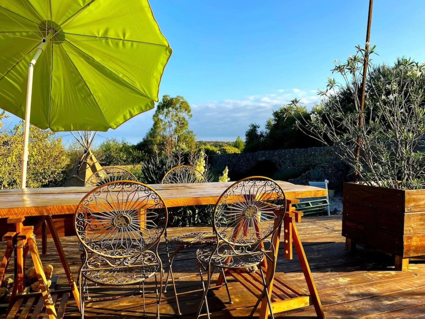 Tipi Lounge and breakfast