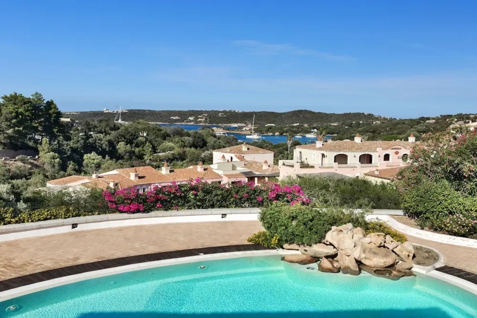 Beautiful Giardino Degli Oleandri two Bedroom Apt Sleeps 6 Plus a Child num 0862