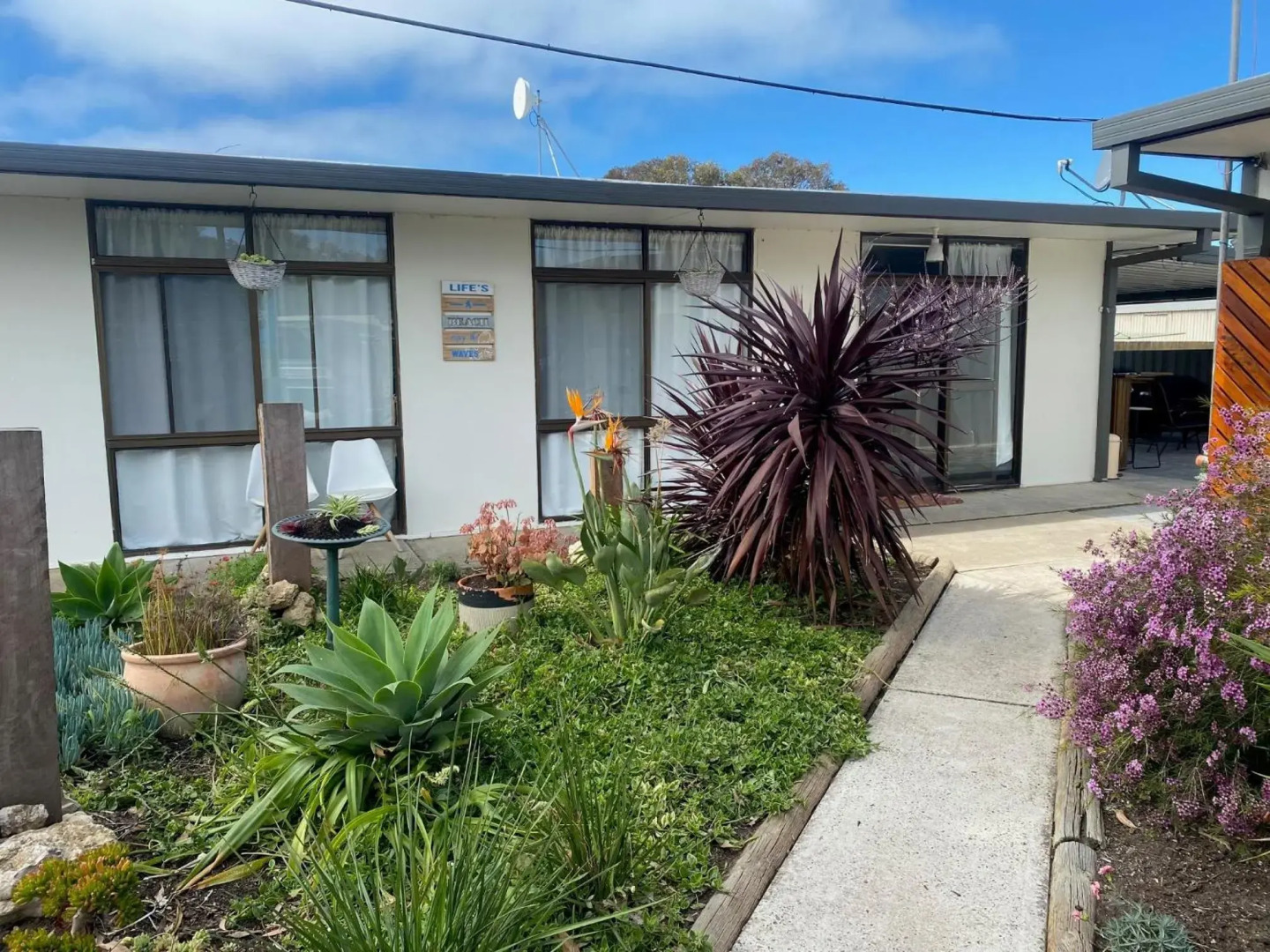 Investigator Beach Breeze Apartments U3