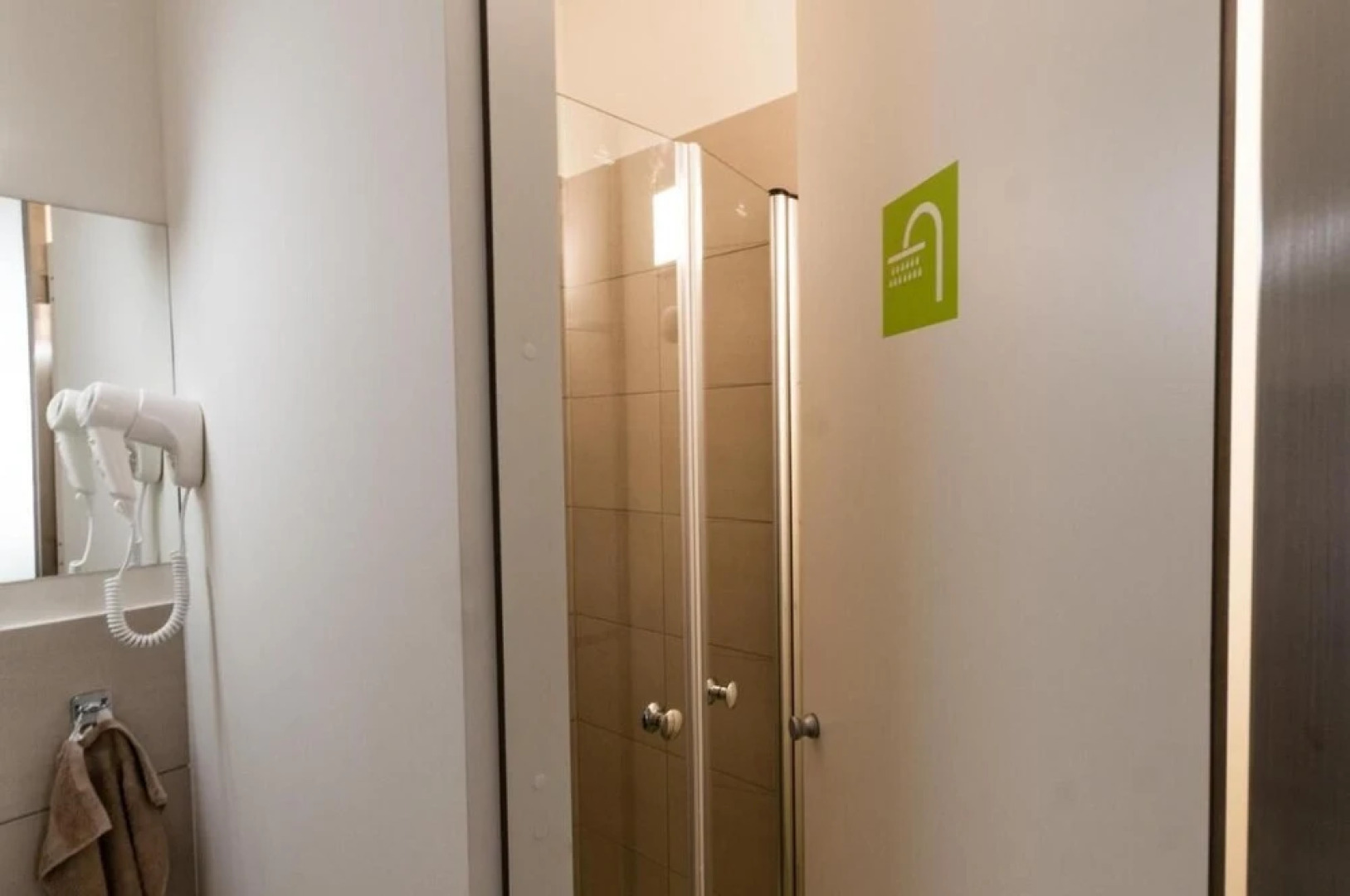 Cube Central Rooms for 2 - Hostel