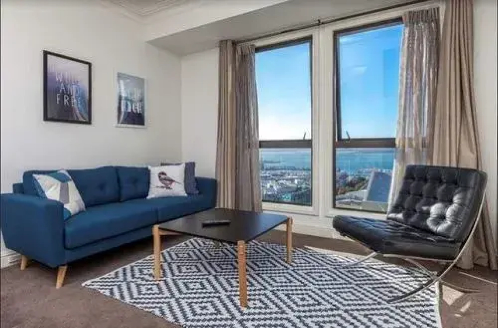 Sea view studio with pool and gym