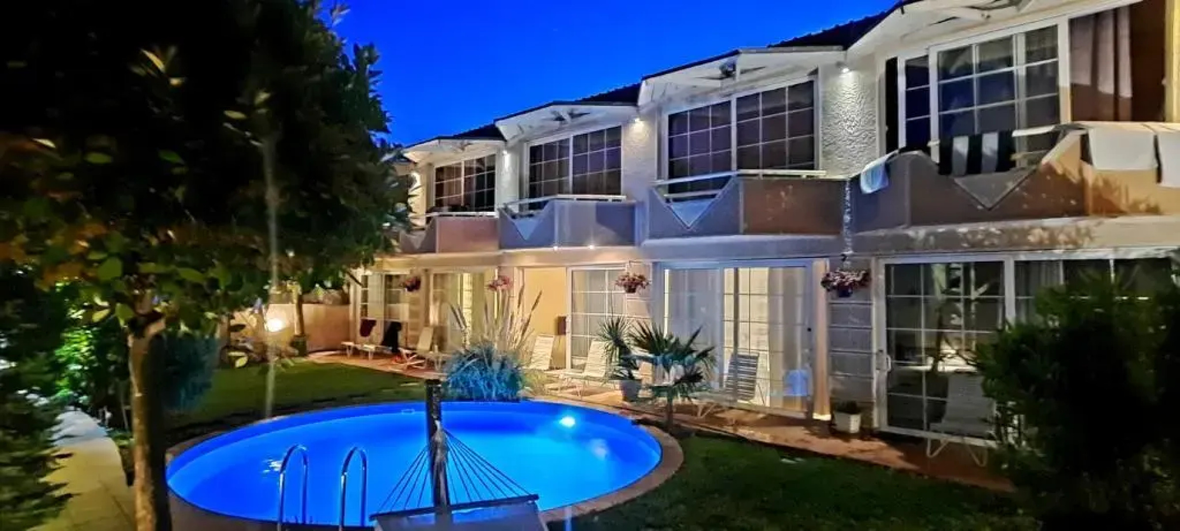 Aloha Apartments with pool