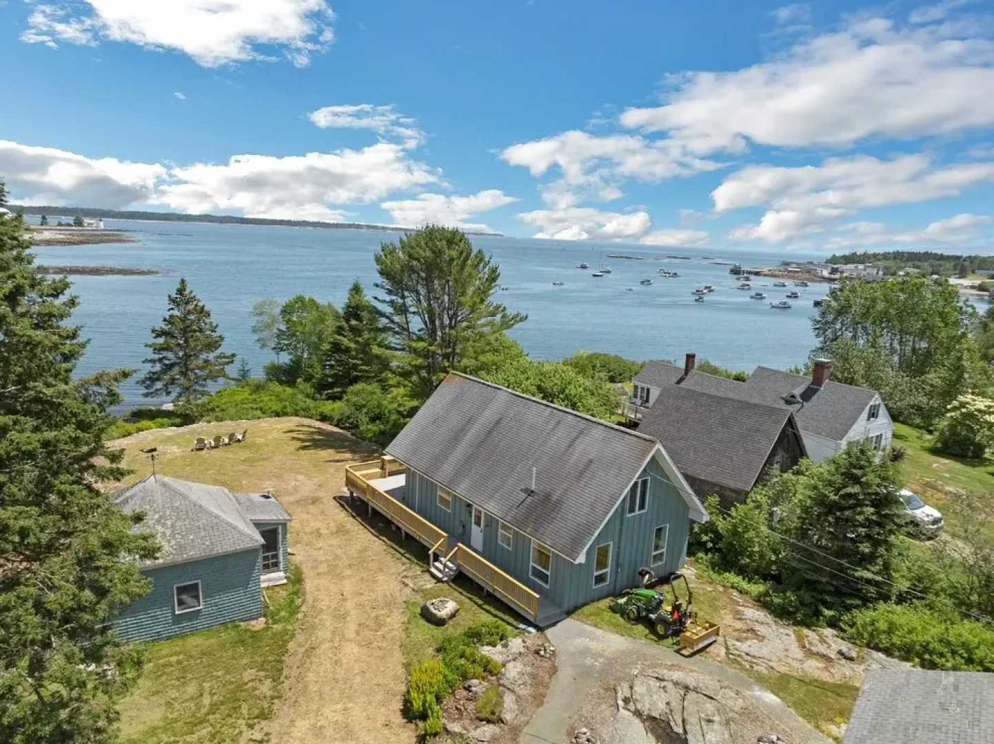Waterfront Retreat With Stunning Views 3 Bedroom Home