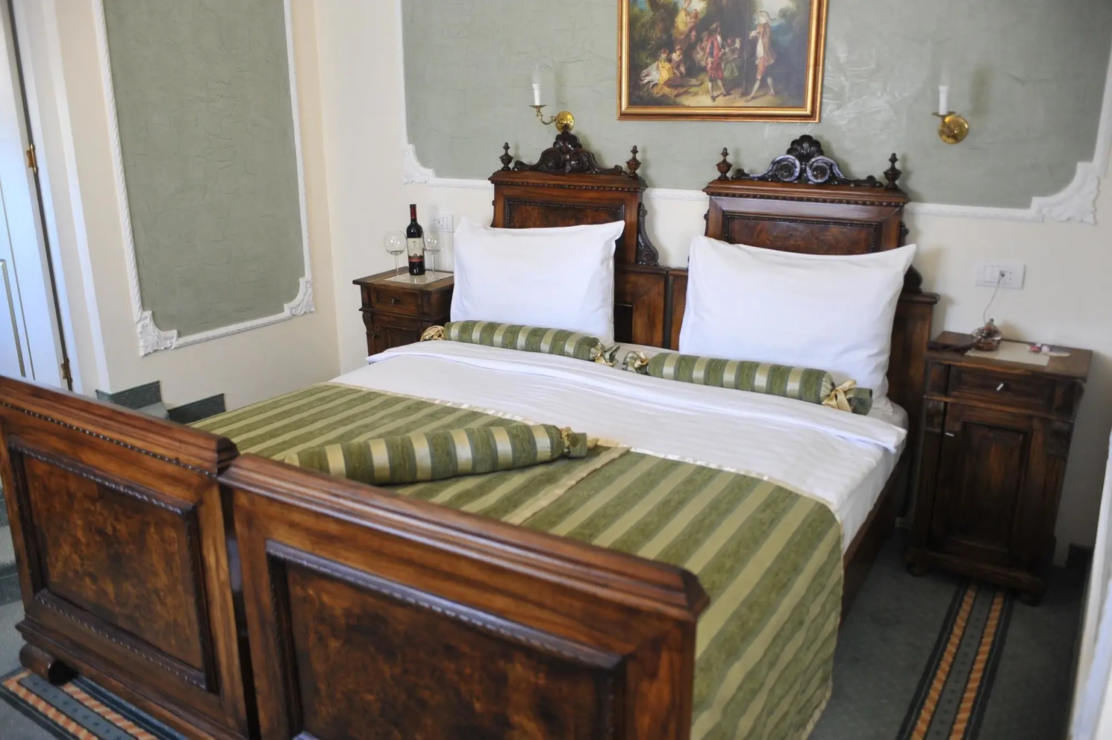 Queen's Astoria Design Hotel