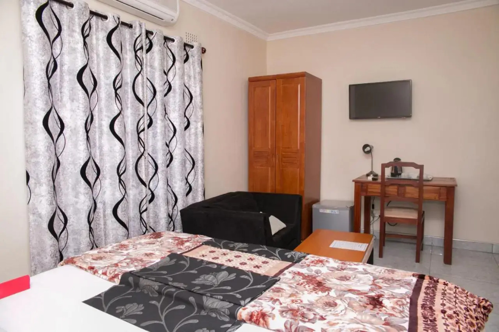 Glitz Cloud 9 Suites