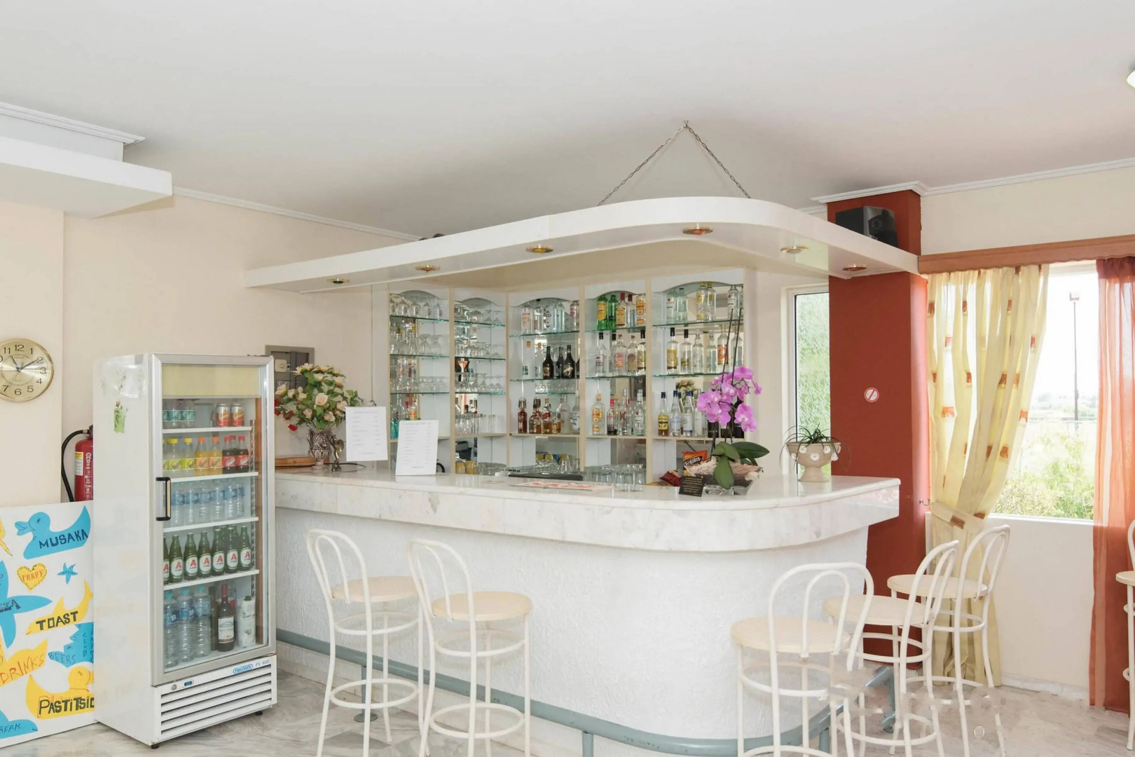 Leonidas Hotel and Studios