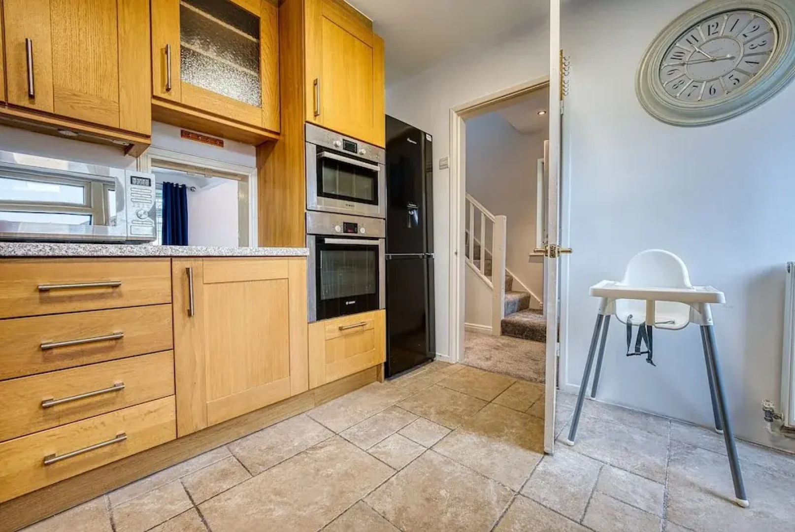 Modern 3 Bedroom 2 Bath Hse with Parking