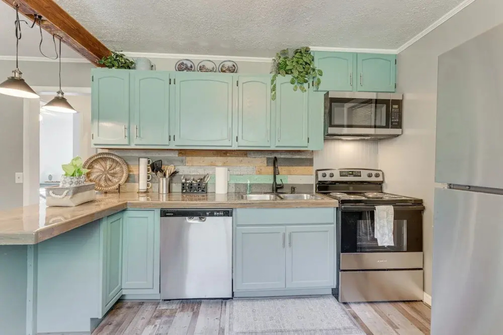 Lovely Smoky Mountain Cottage w/ Deck + Views!