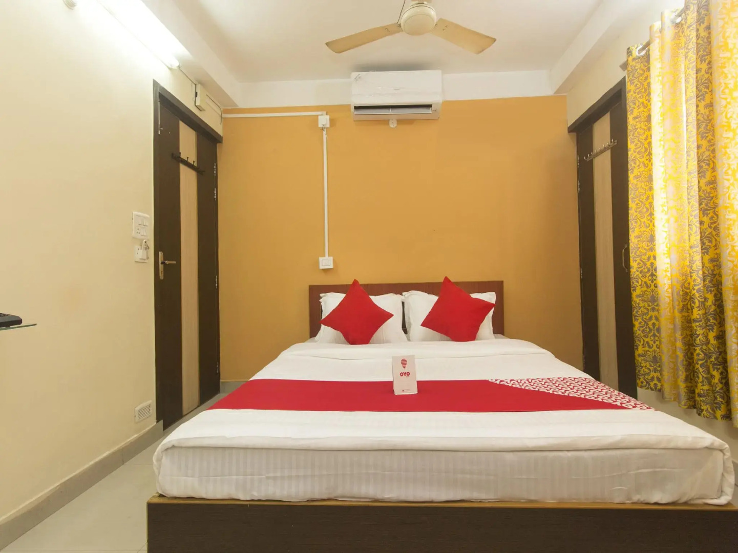 OYO 14200 Hotel Oasis