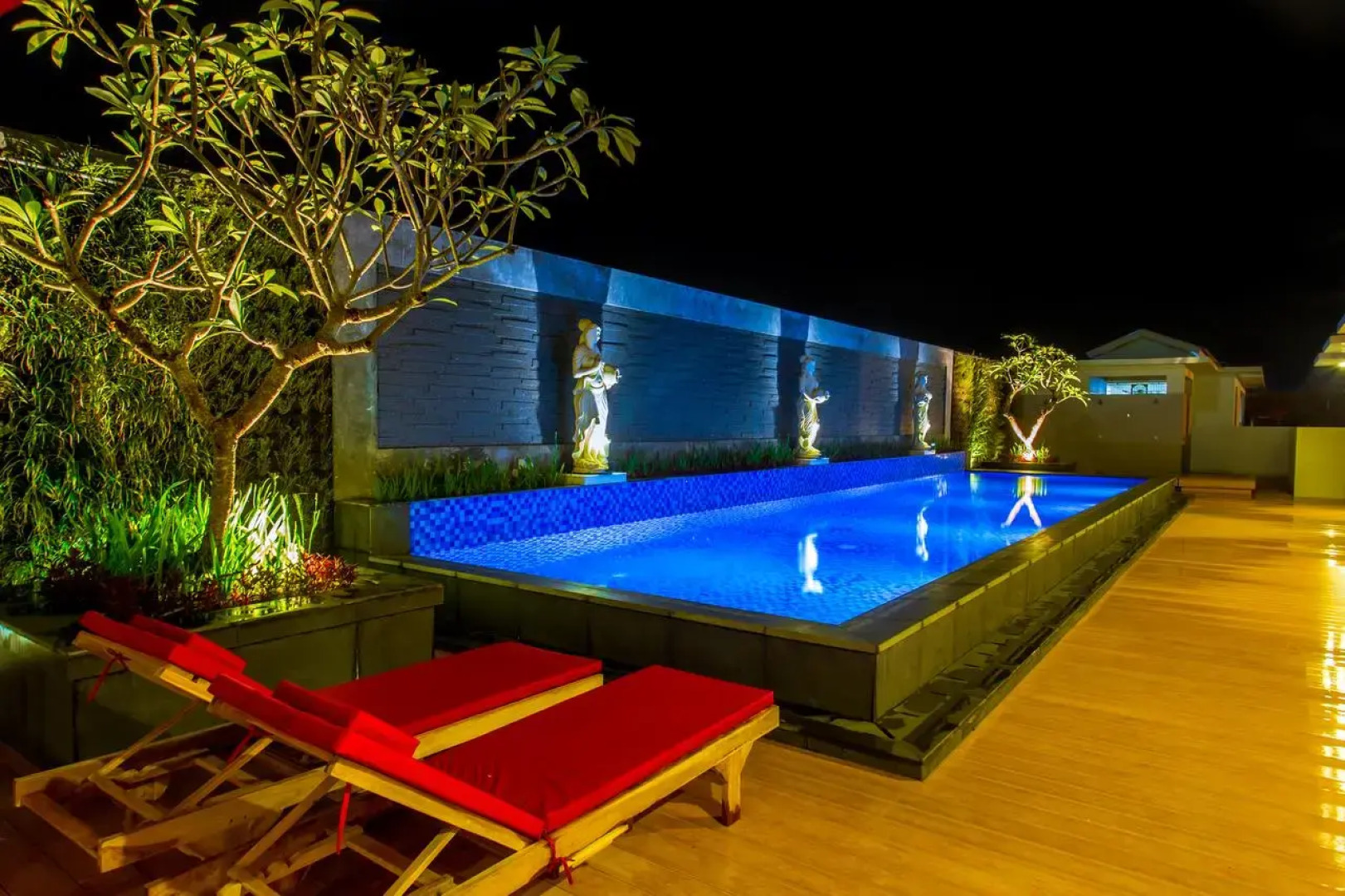 Front One Hotel Purwodadi