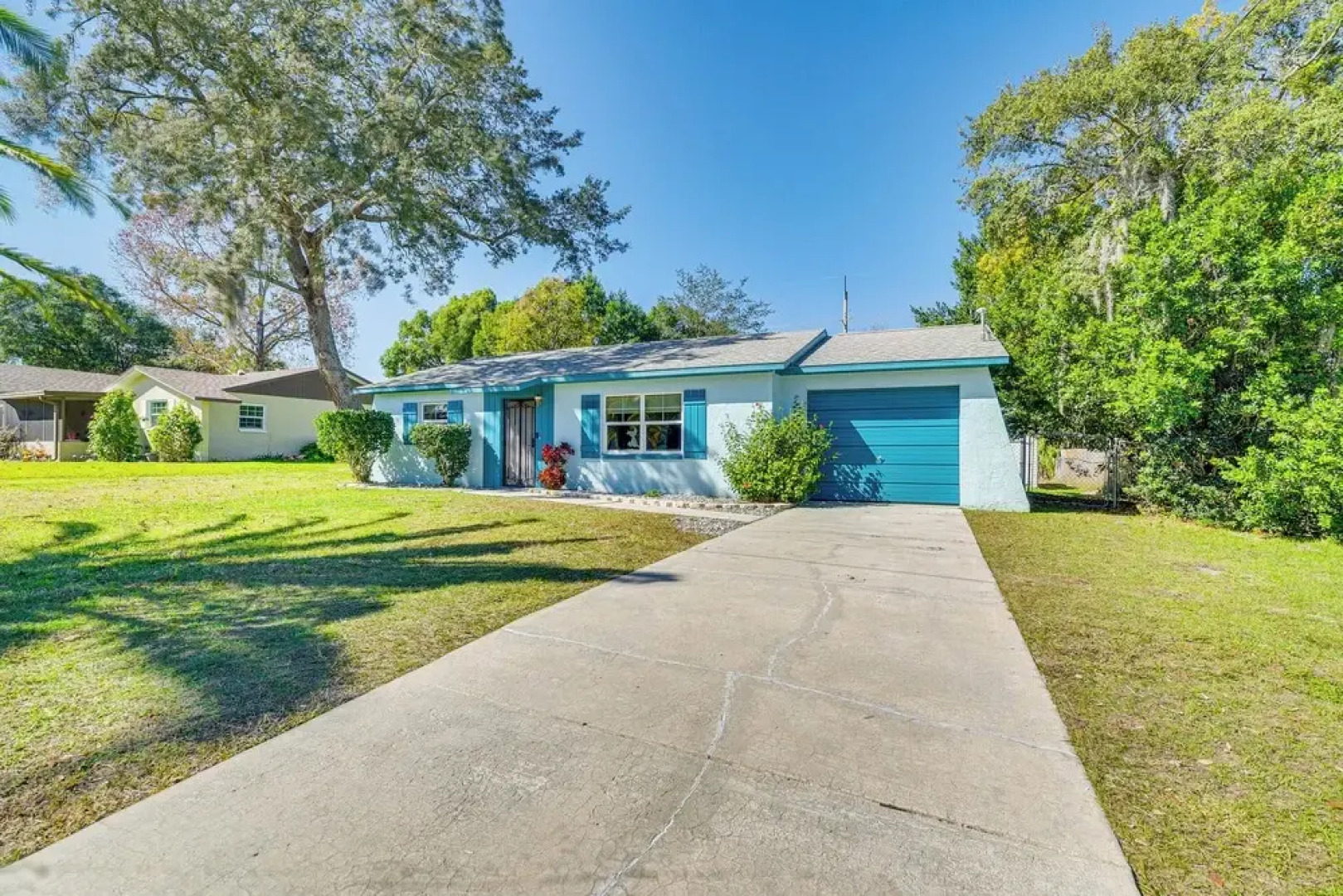 Spring Hill Home - 3 Mi to Weeki Wachee Springs!