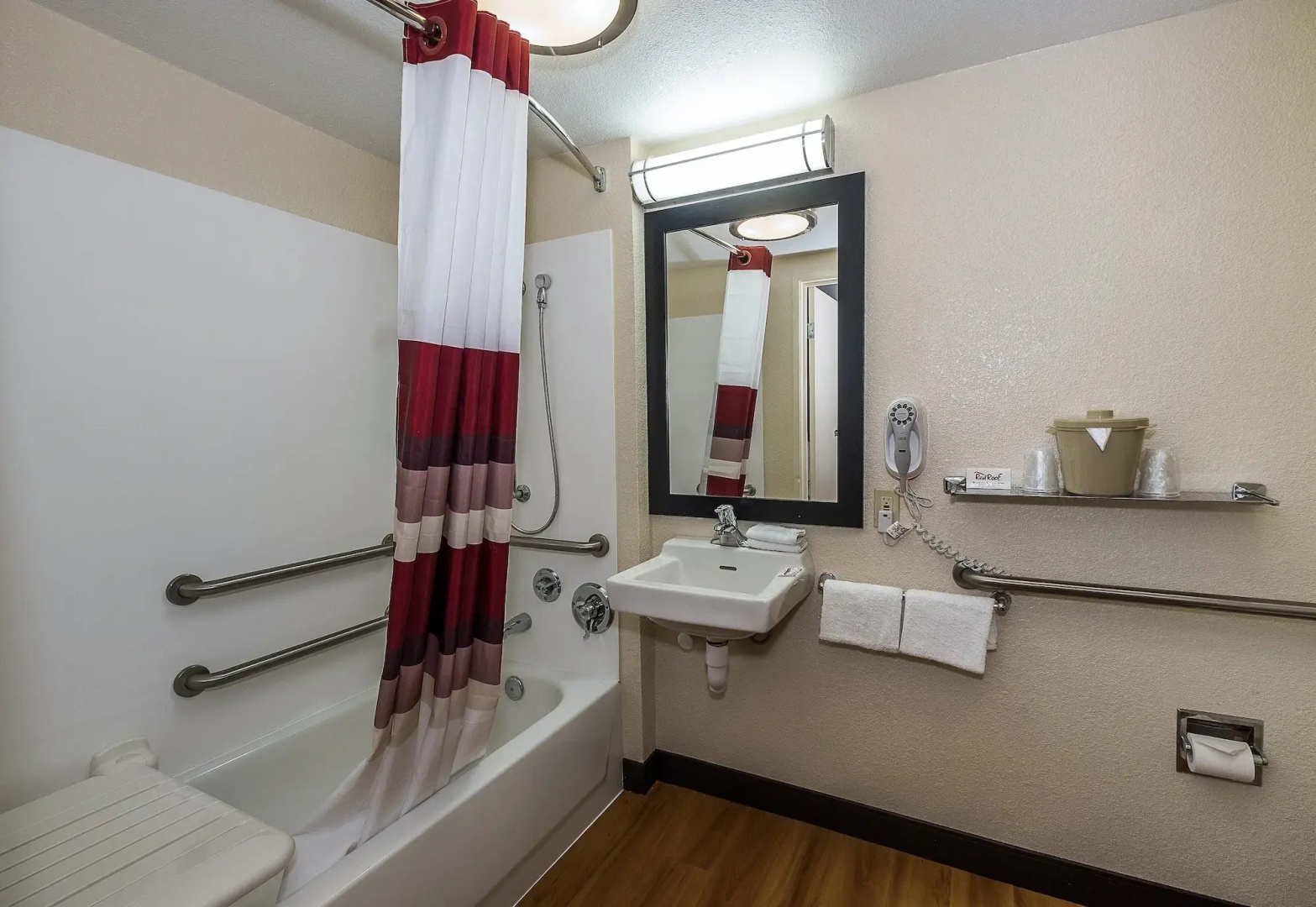 Red Roof Inn PLUS+ Boston - Framingham