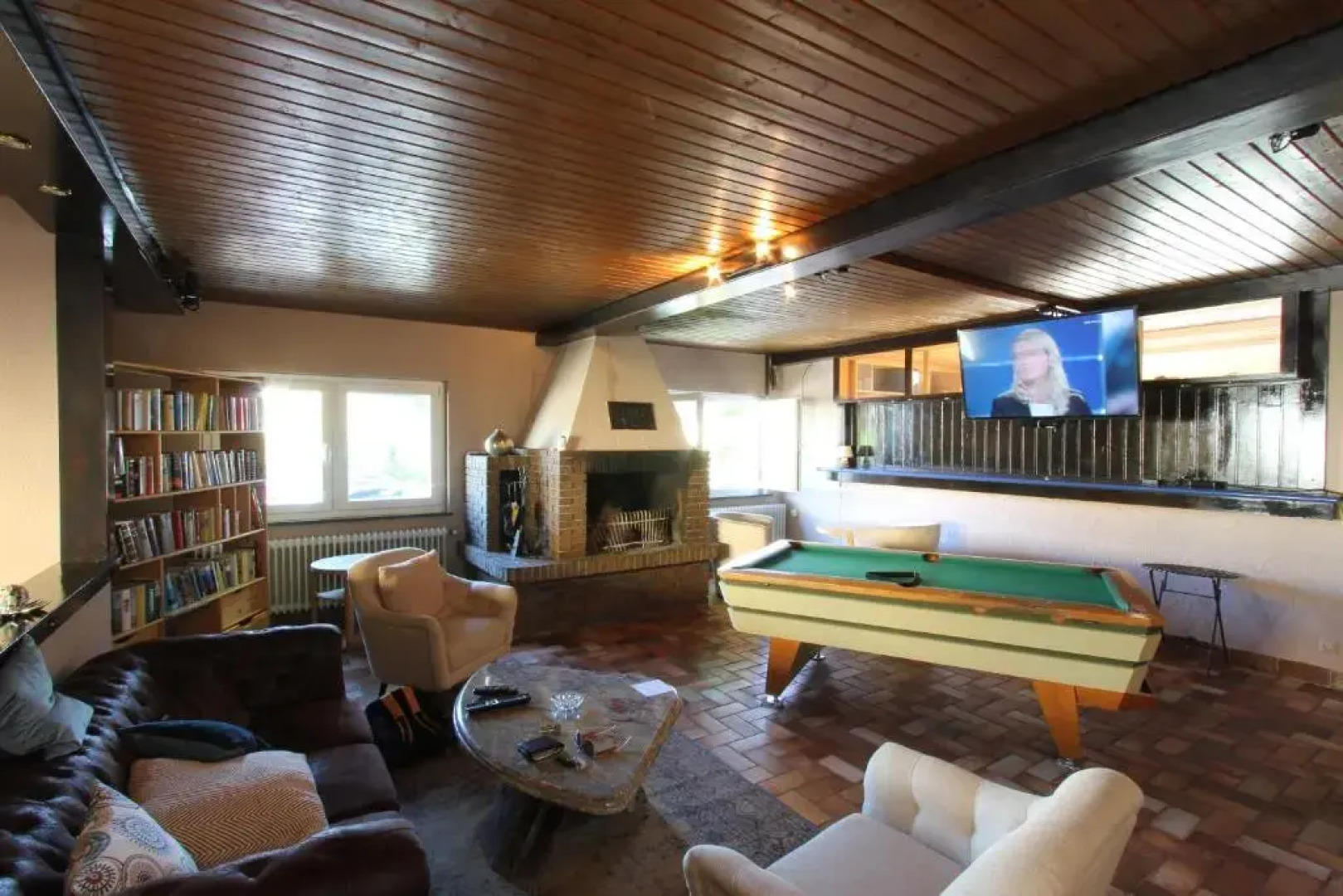 Hotel Löwen  by Mastiff