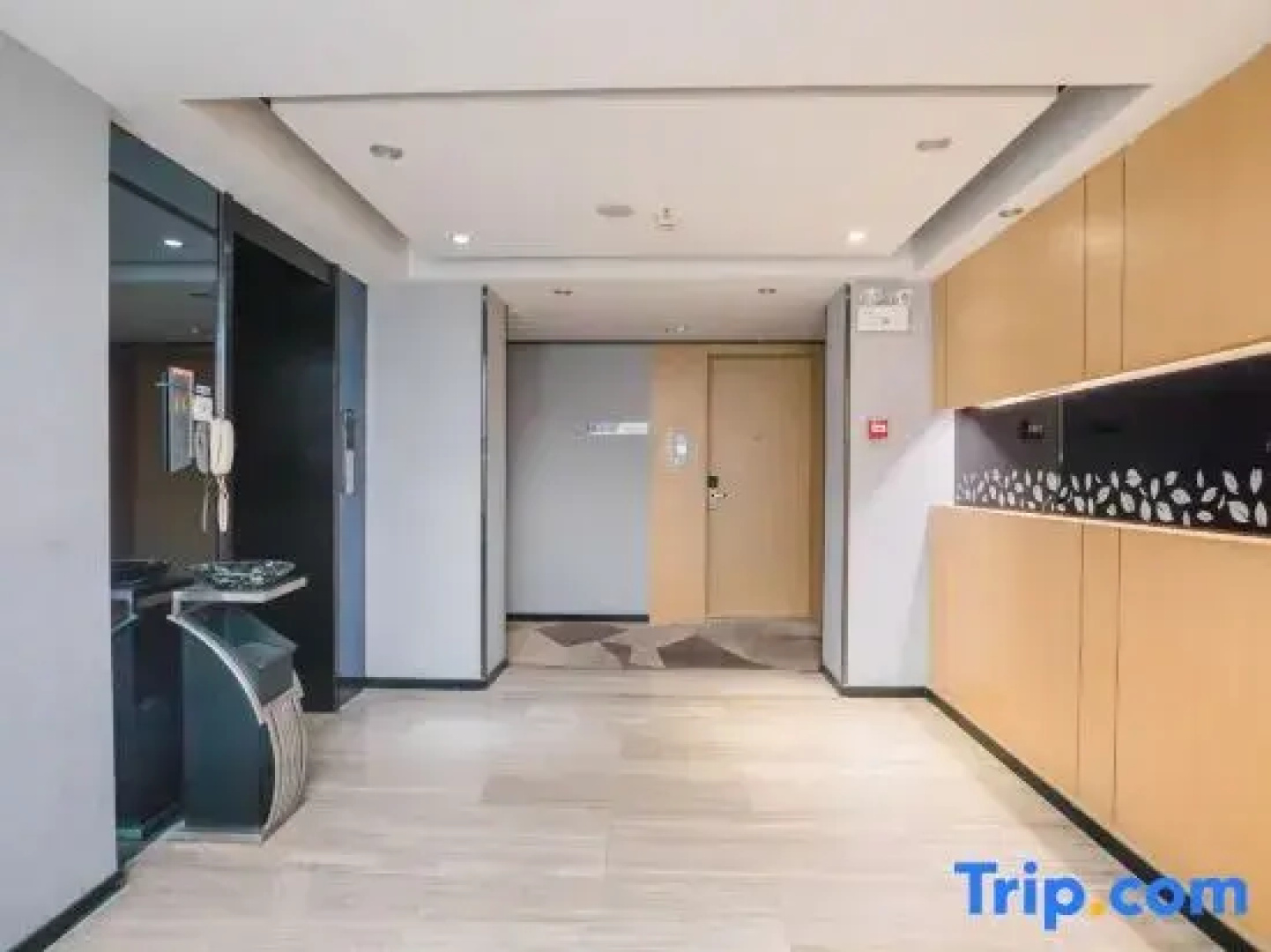 Yasite Hotel (Suizhou Wenfeng Caodianzi Street Branch)