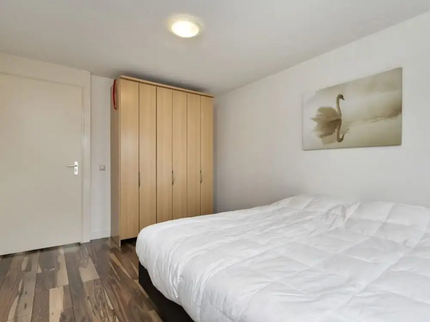 Spacious Luxury Apartment With Beautiful Views of the Marina