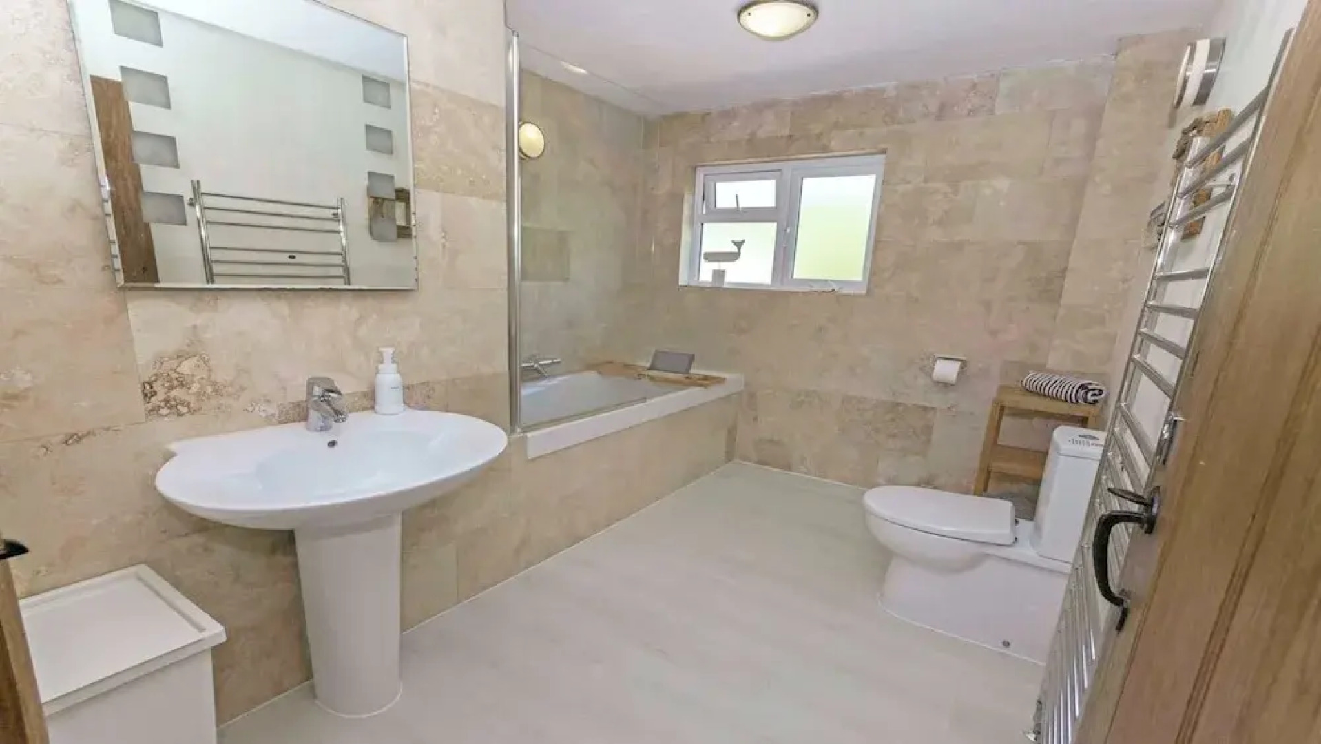 Shippenrill Croyde 6 Bedrooms, Sleeps 14, Hot Tub