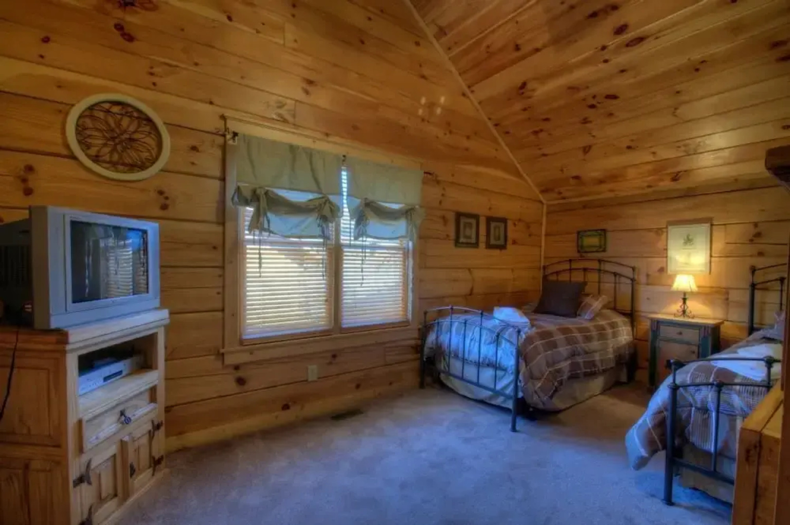 Eagle's Nest - 4 Br Cabin