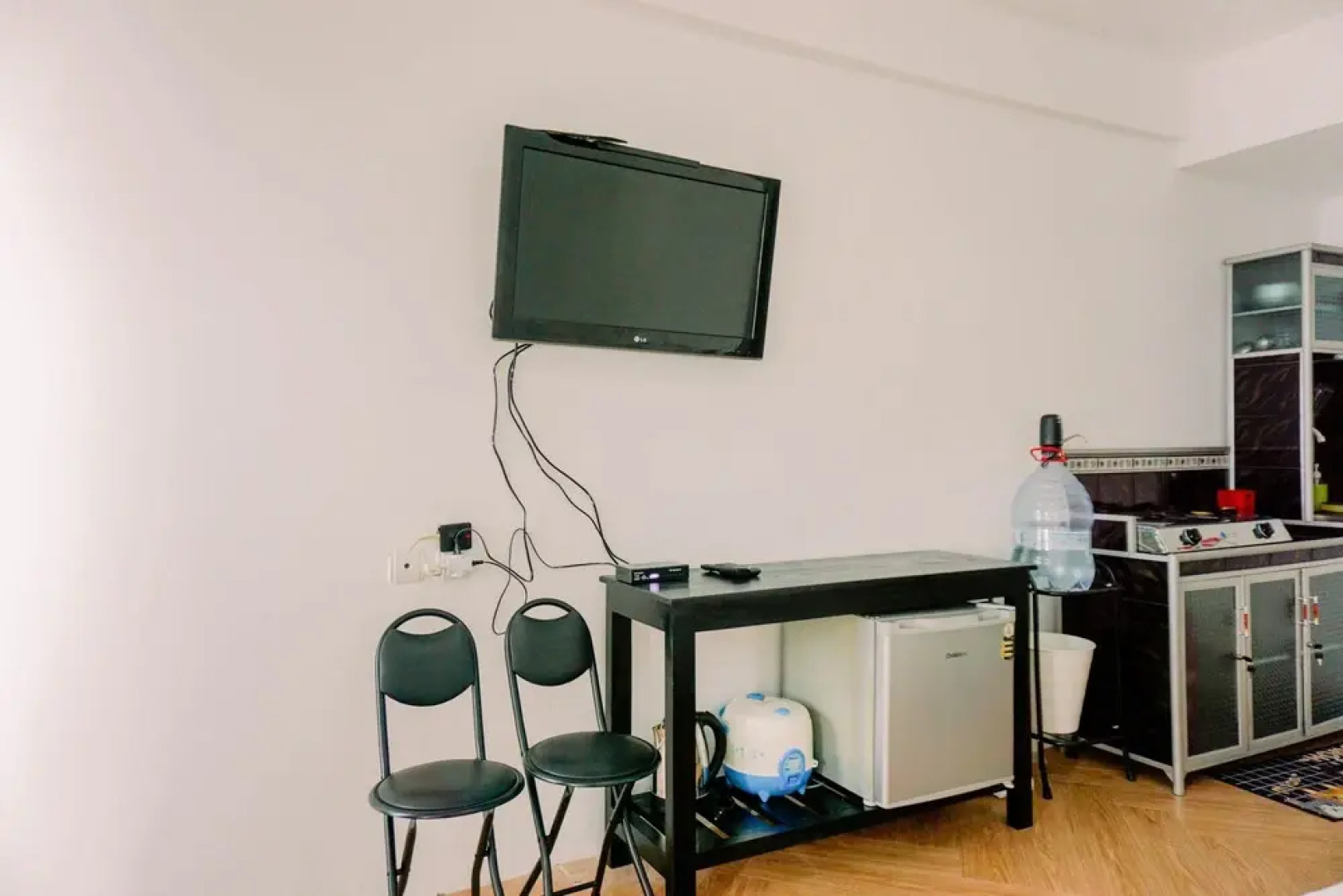 Warm And Simply Look Studio Room Urbantown Serpong Apartment