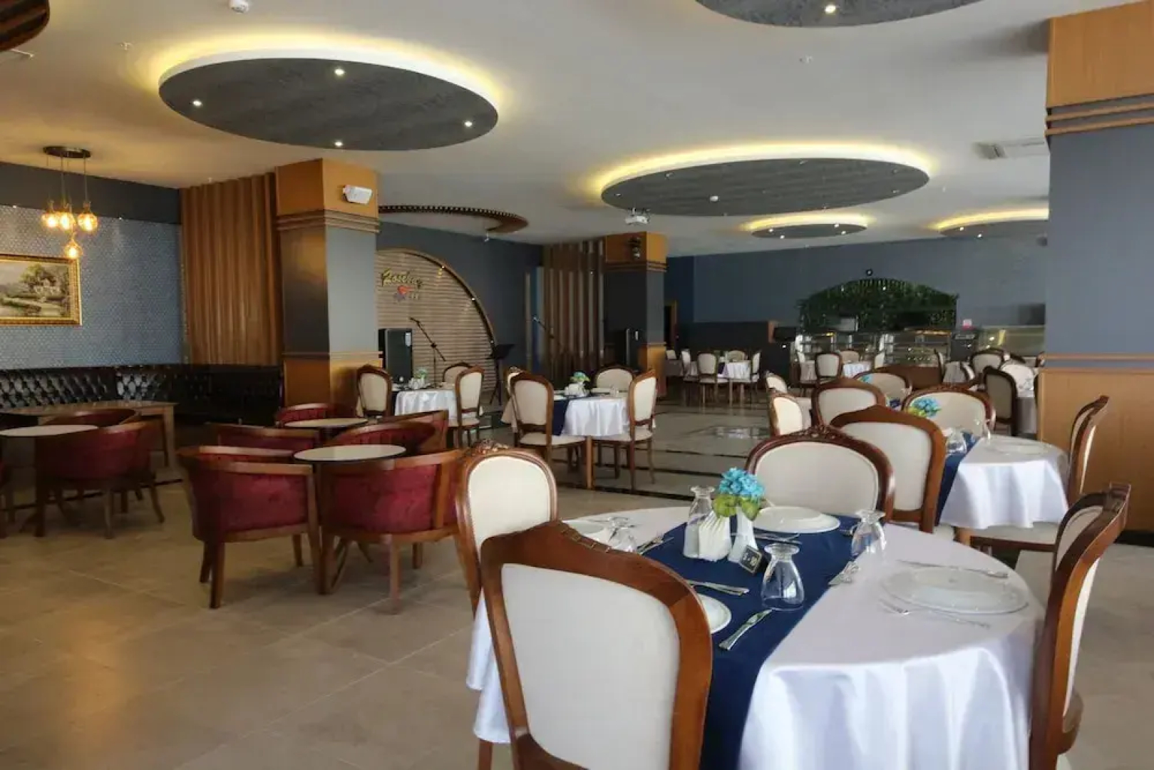 Golden Rose Deluxe Hotel
