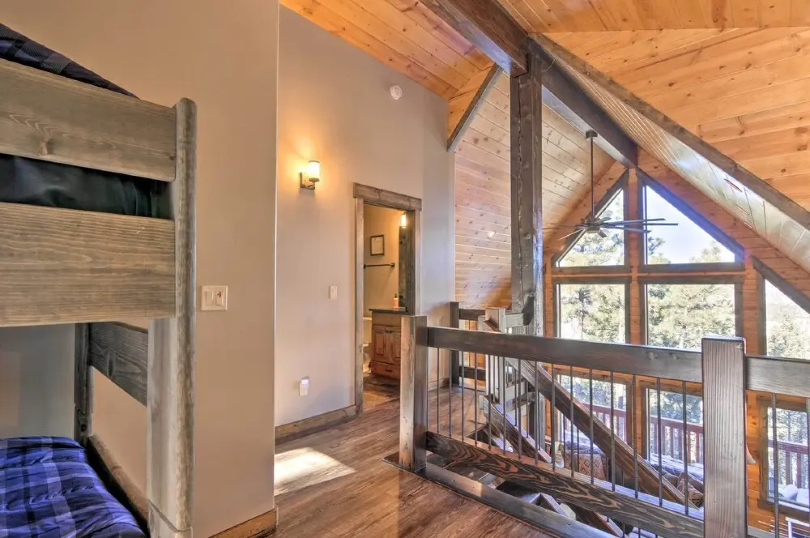 'longview Lodge' w/ Furnished Deck & Fire Pit!