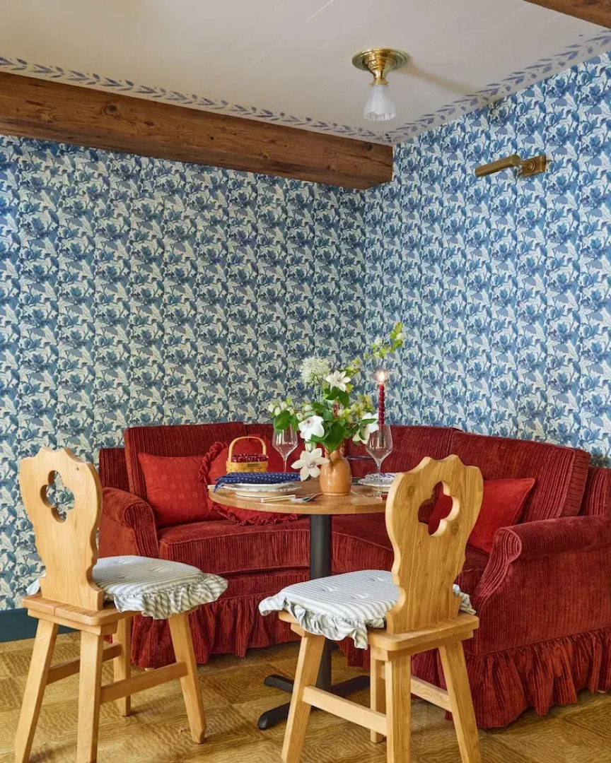 Six Bells Countryside Inn