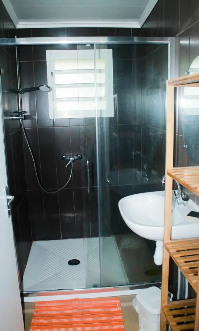 House With 2 Bedrooms in Cilaos, With Enclosed Garden - 42 km From the Beach