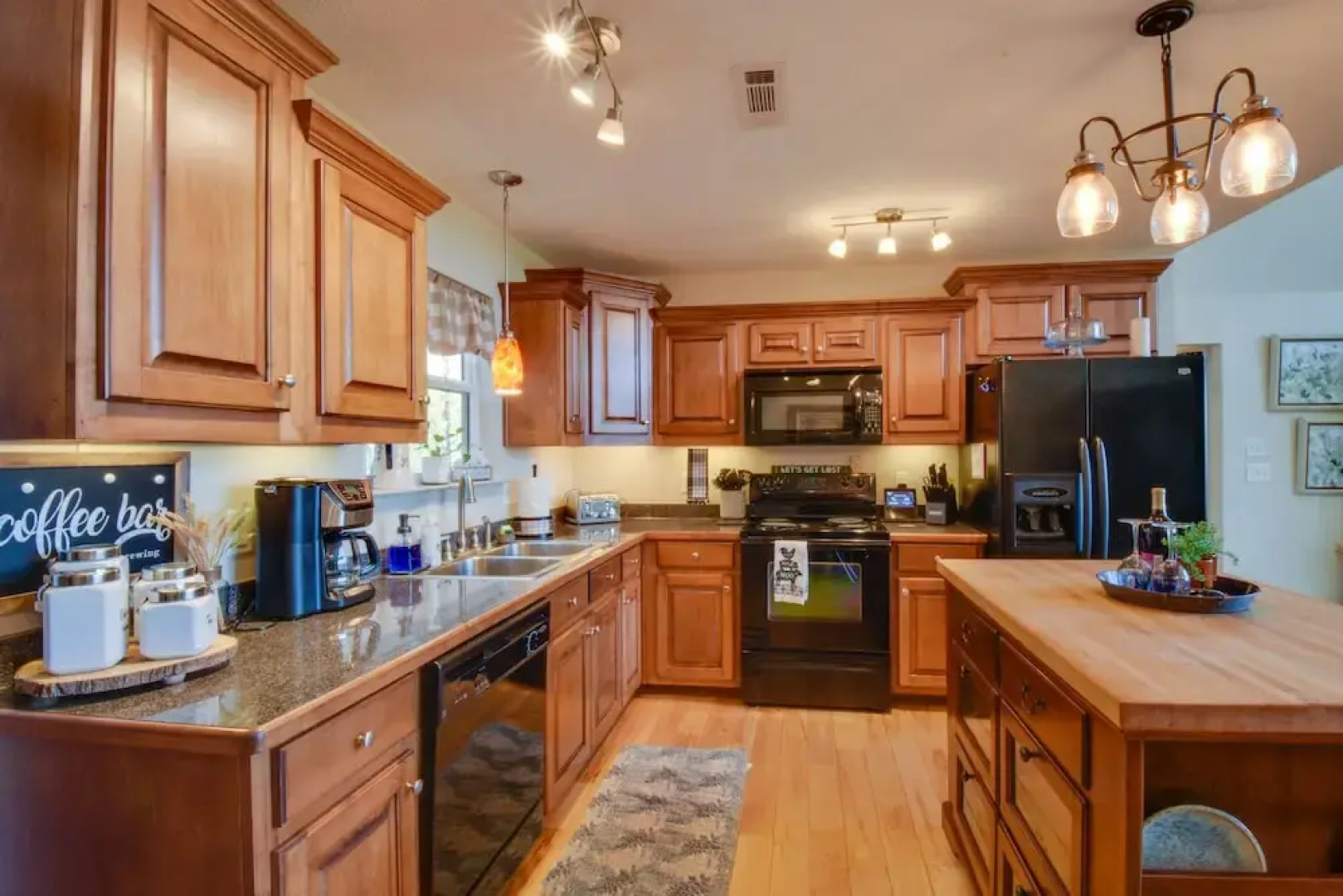 Lakemont Retreat: Game Room, Hot Tub, & Mtn Views!