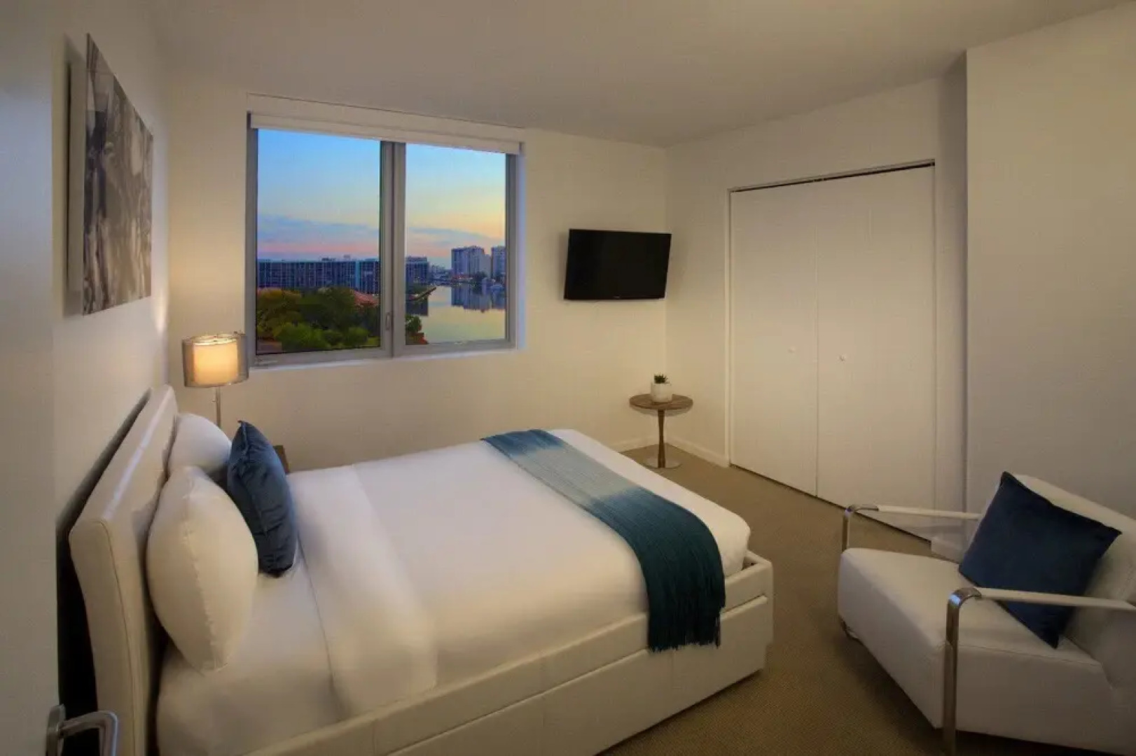 Stunning Bay Front 3 Bed Private Floor Apt 2001 @ BW Resort Miami