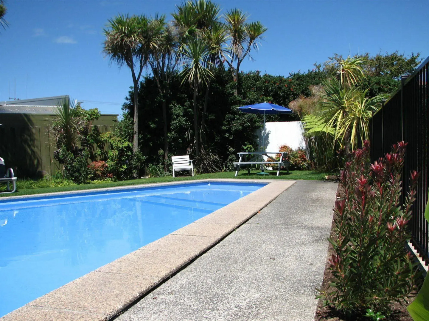 Cobblestone Court Motel – Wenzel Motels