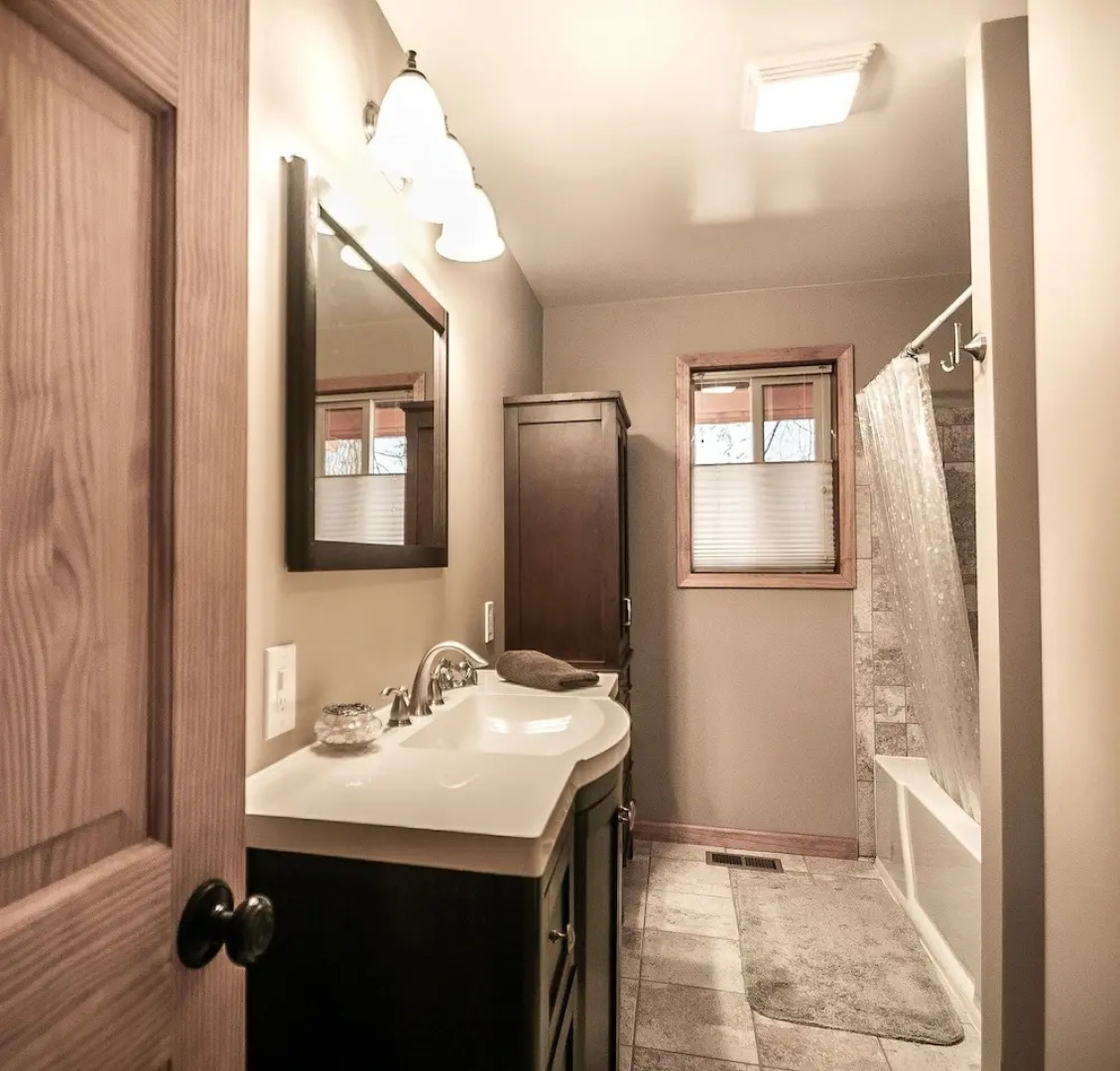 Tivoli Chalet Apartment 3 NW Comfy Cabins