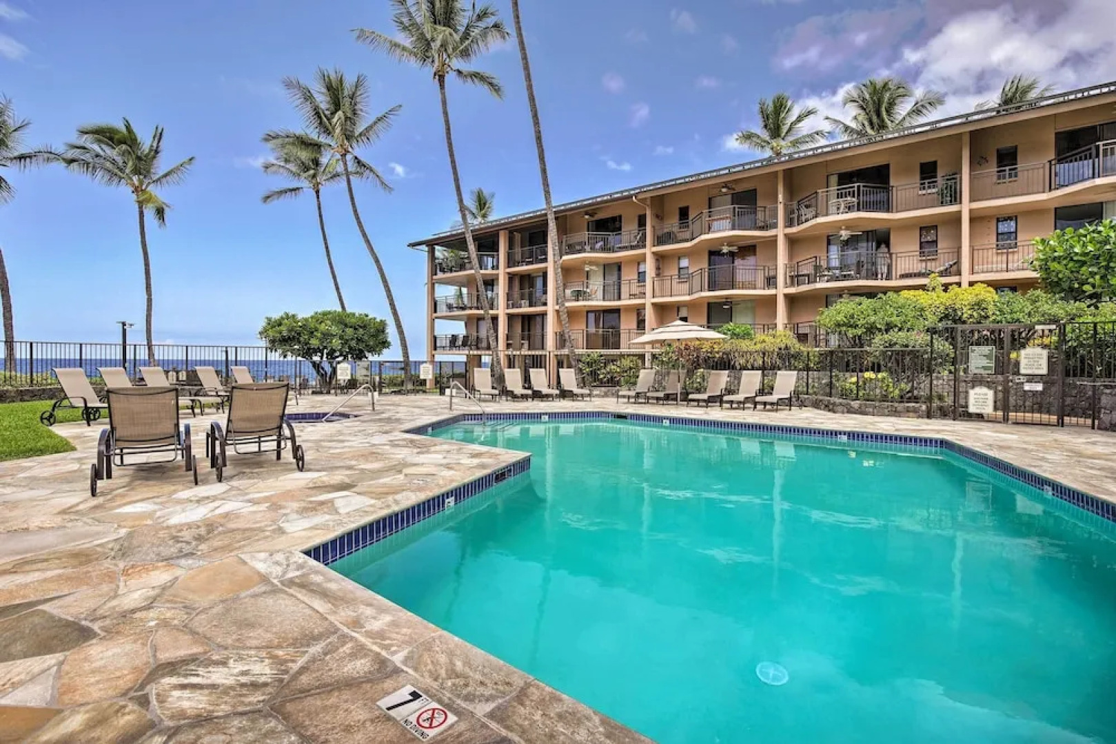 Kailua-kona Condo w/ 2 Private Lanais!