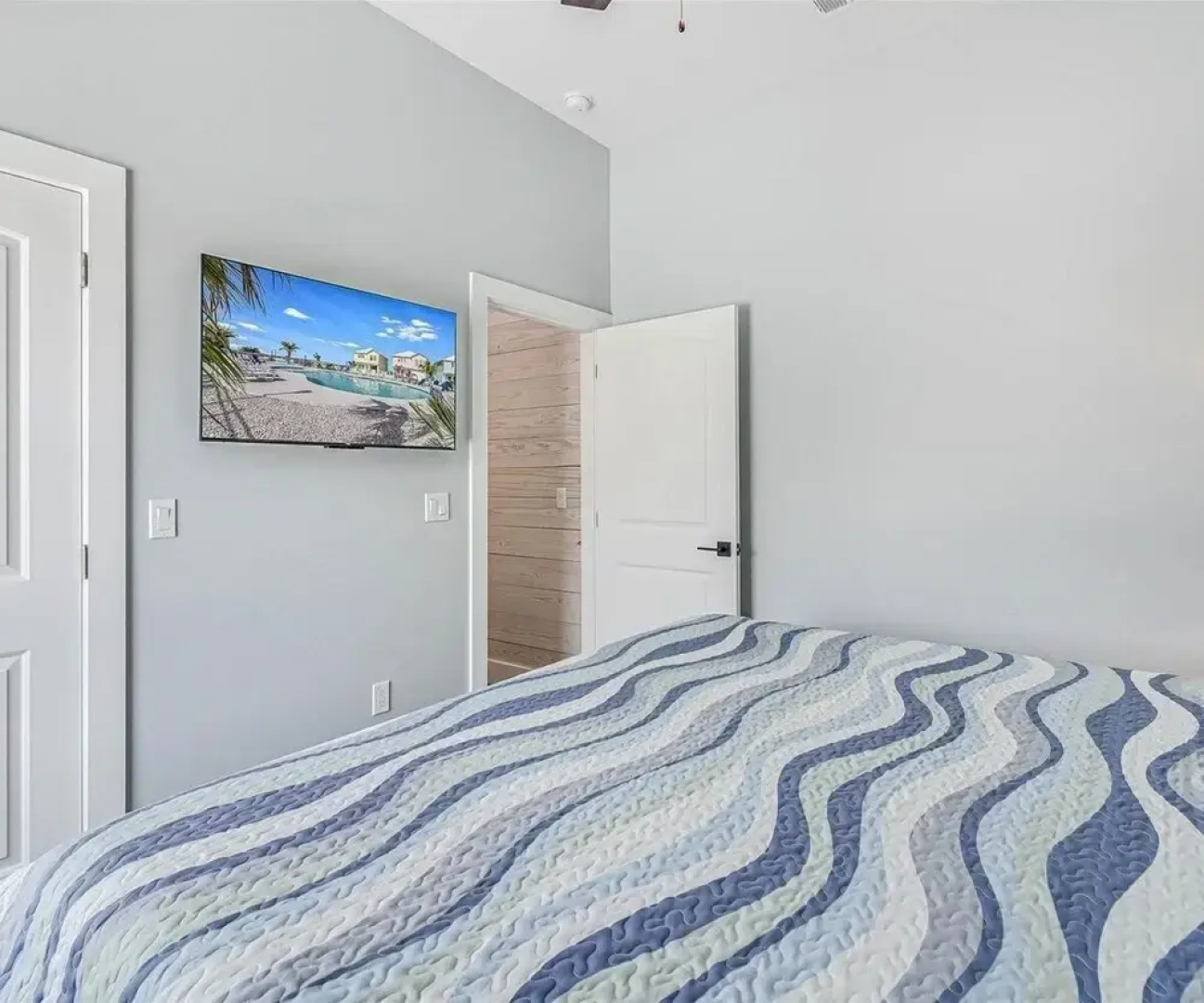 Sunshine And Flip Flops Sp114 4 Bedroom Home by RedAwning