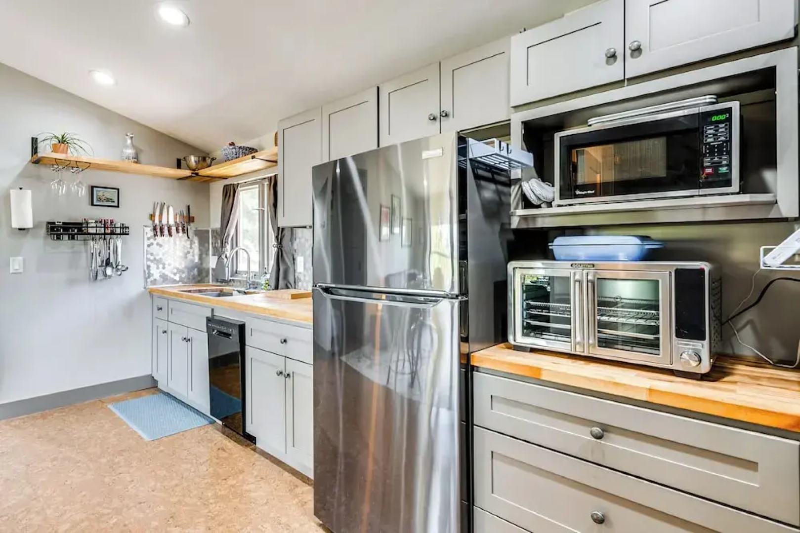 11 Mi to Snowbird Resort: Mtn-view Apt w/ Hot Tub