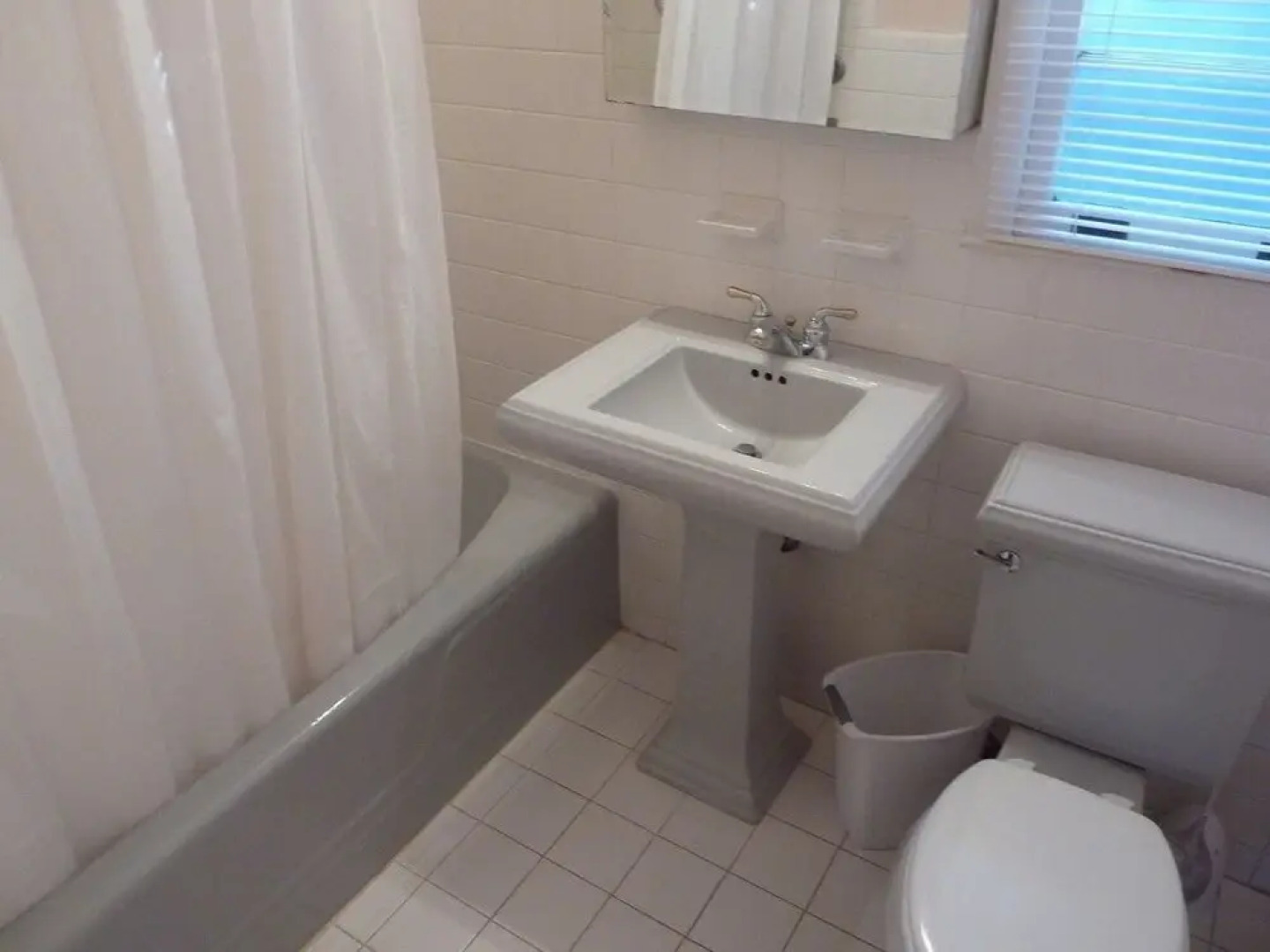 A Beachfront Palm House 5 Bedroom Home