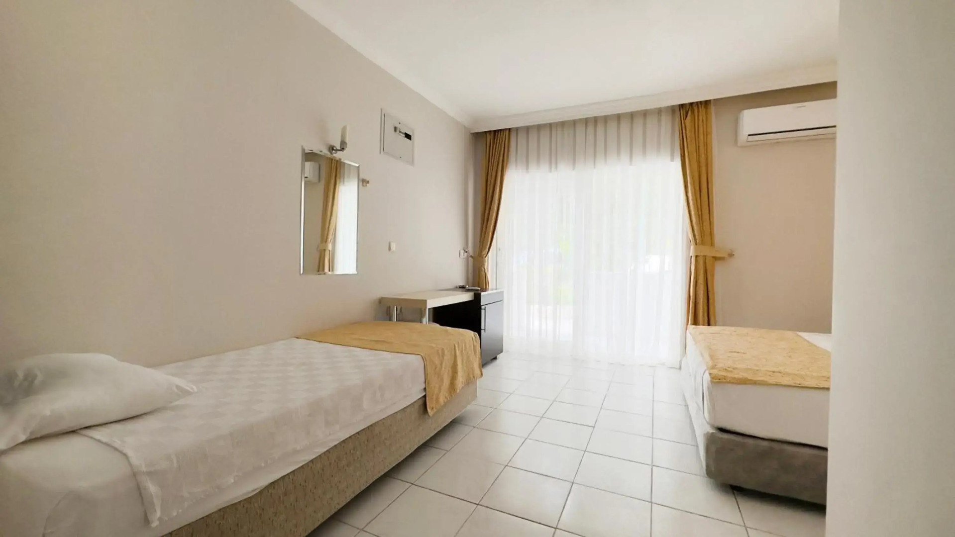 Side Beach Club Hotel