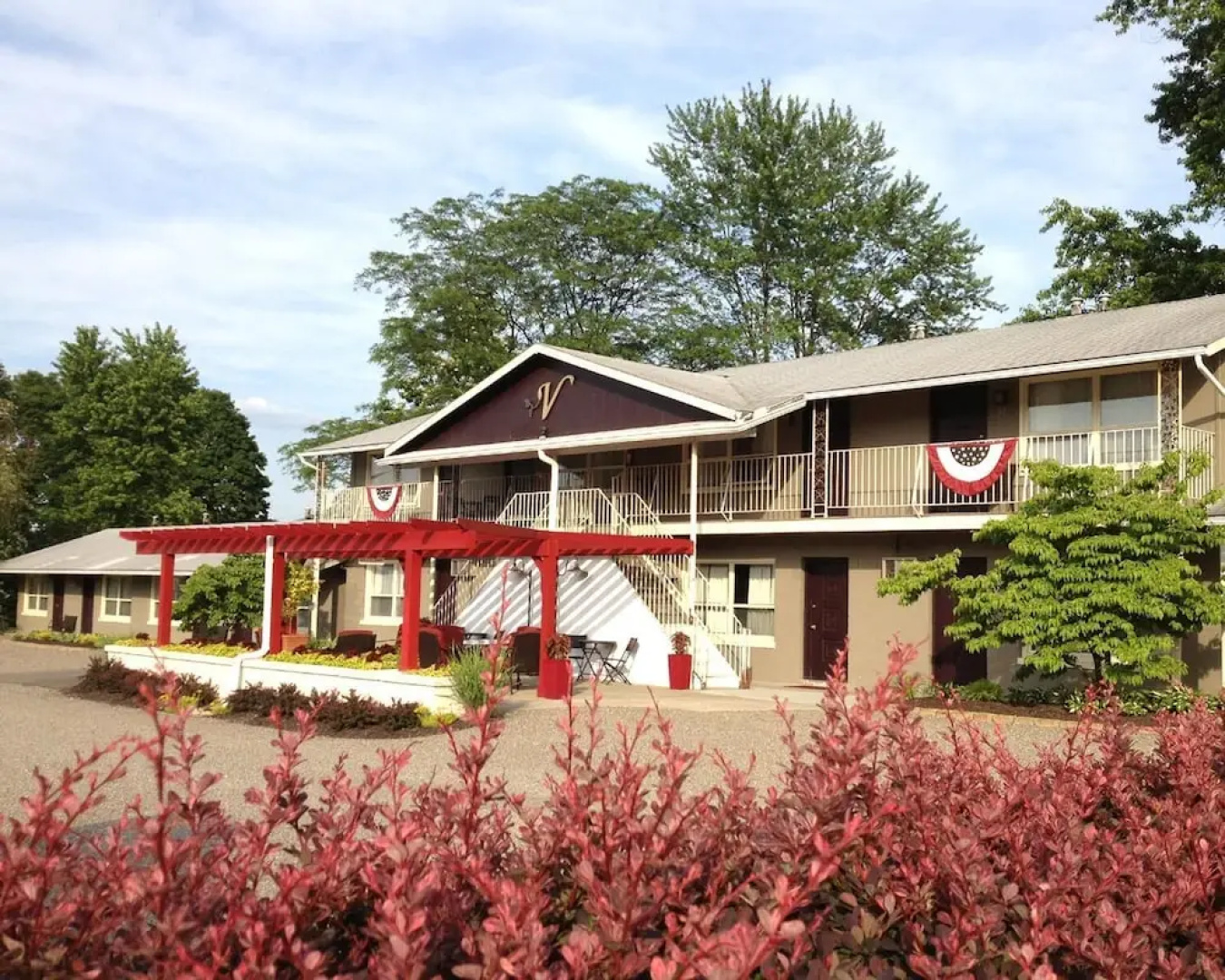 Vinehurst Inn And Suites