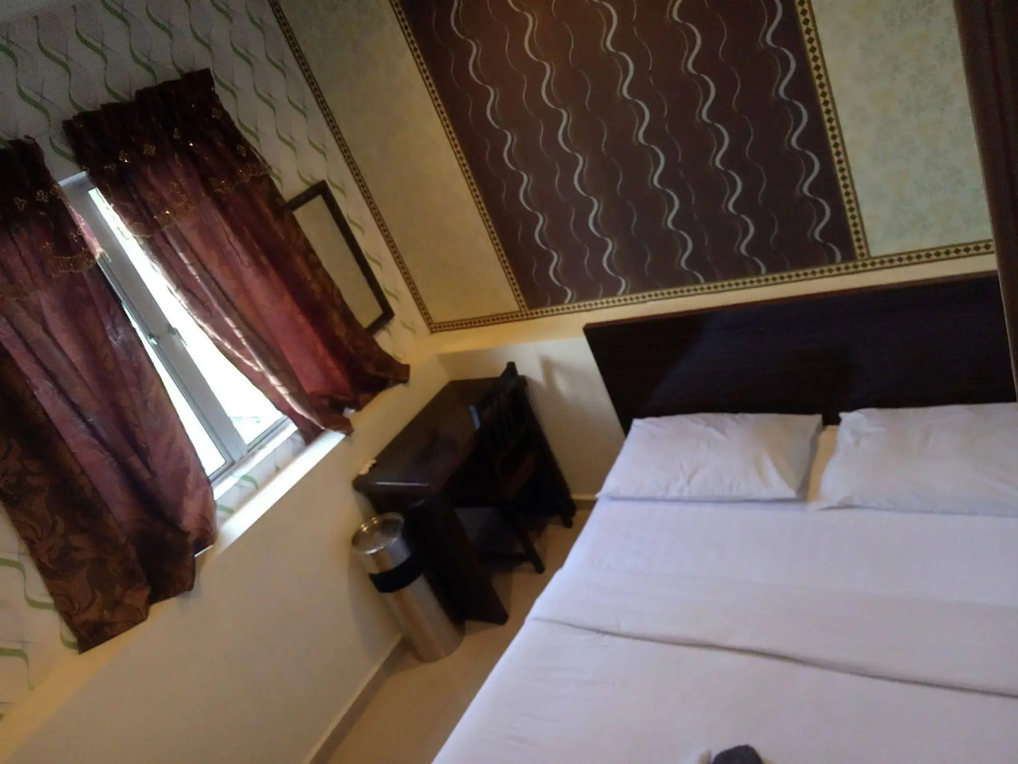 OYO 89407 EZI Hotel