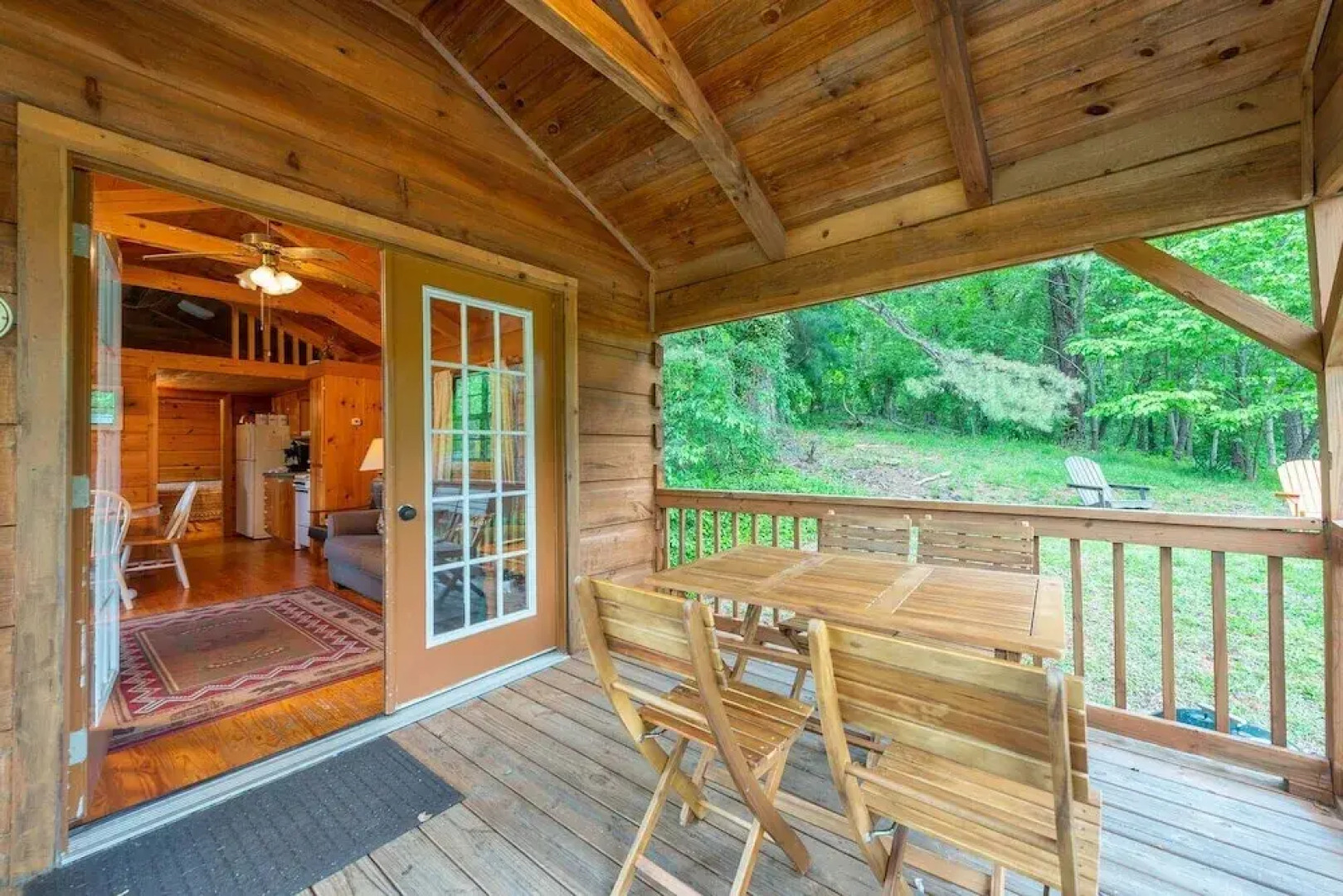 Honey Hill Inn & Cabins at Engadine