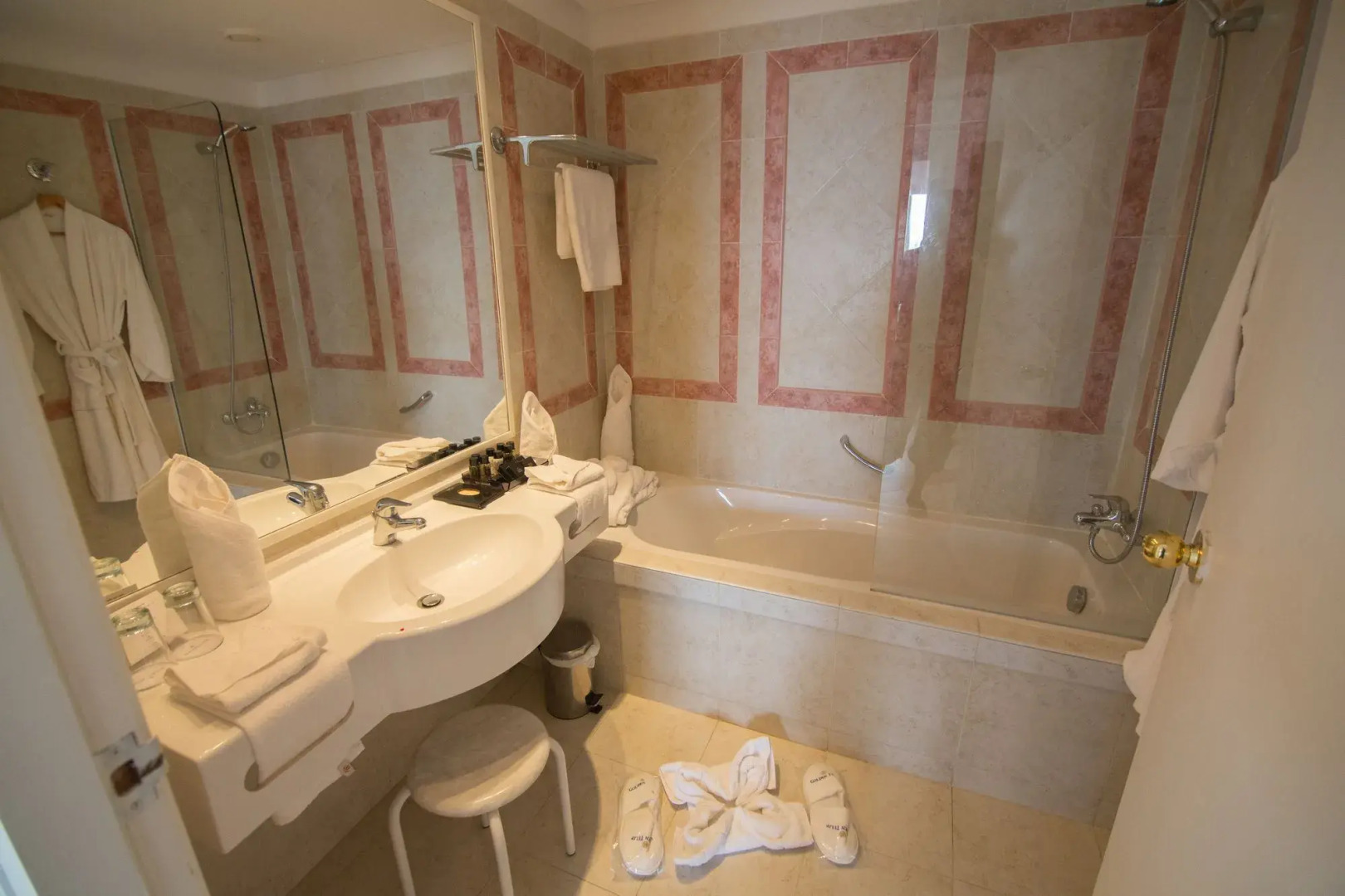 Royal Tulip Taj Sultan