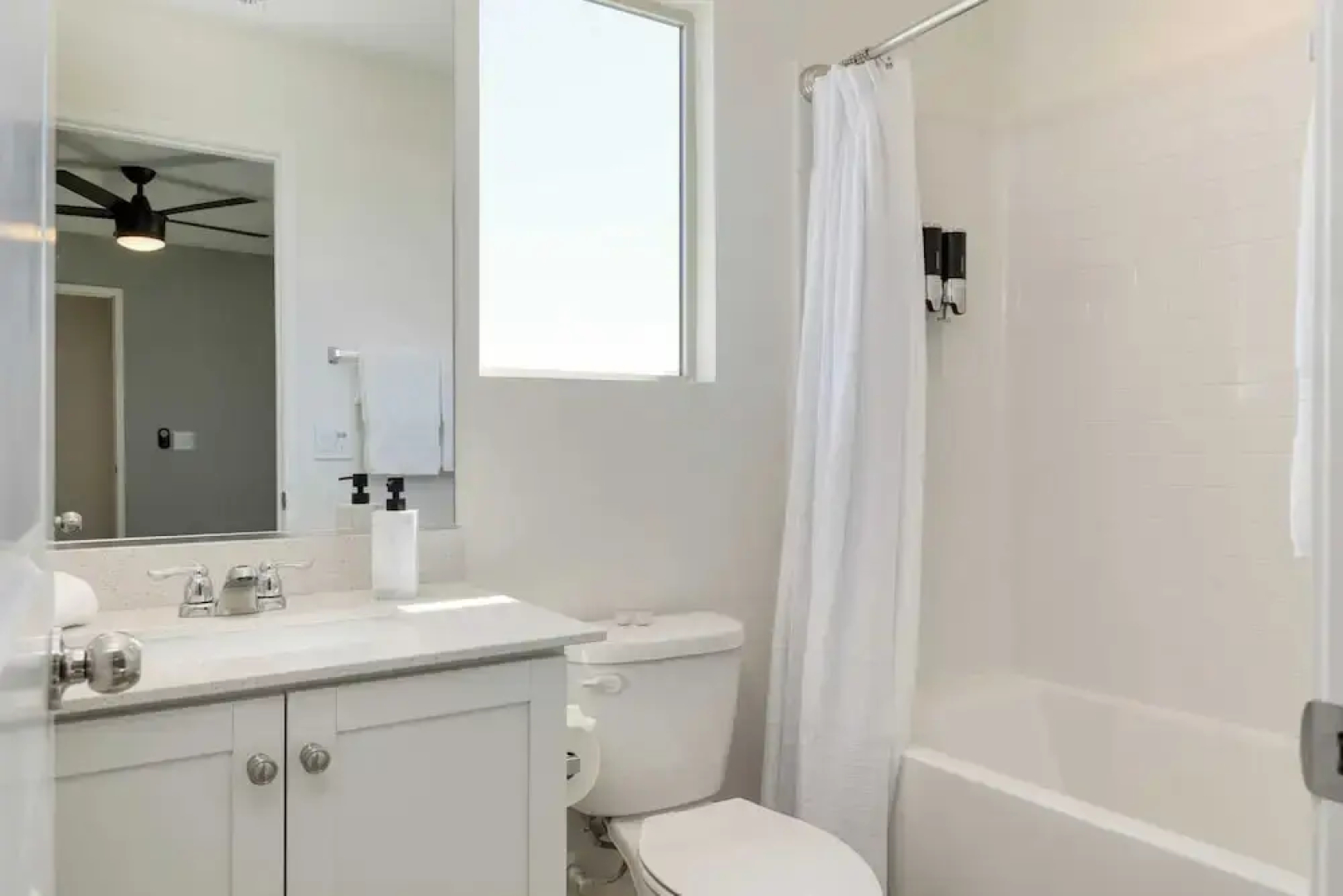 Desert Eden by Avantstay 6BR w/ Ensuite Backyard Oasis w/ Pool & Hot Tub!