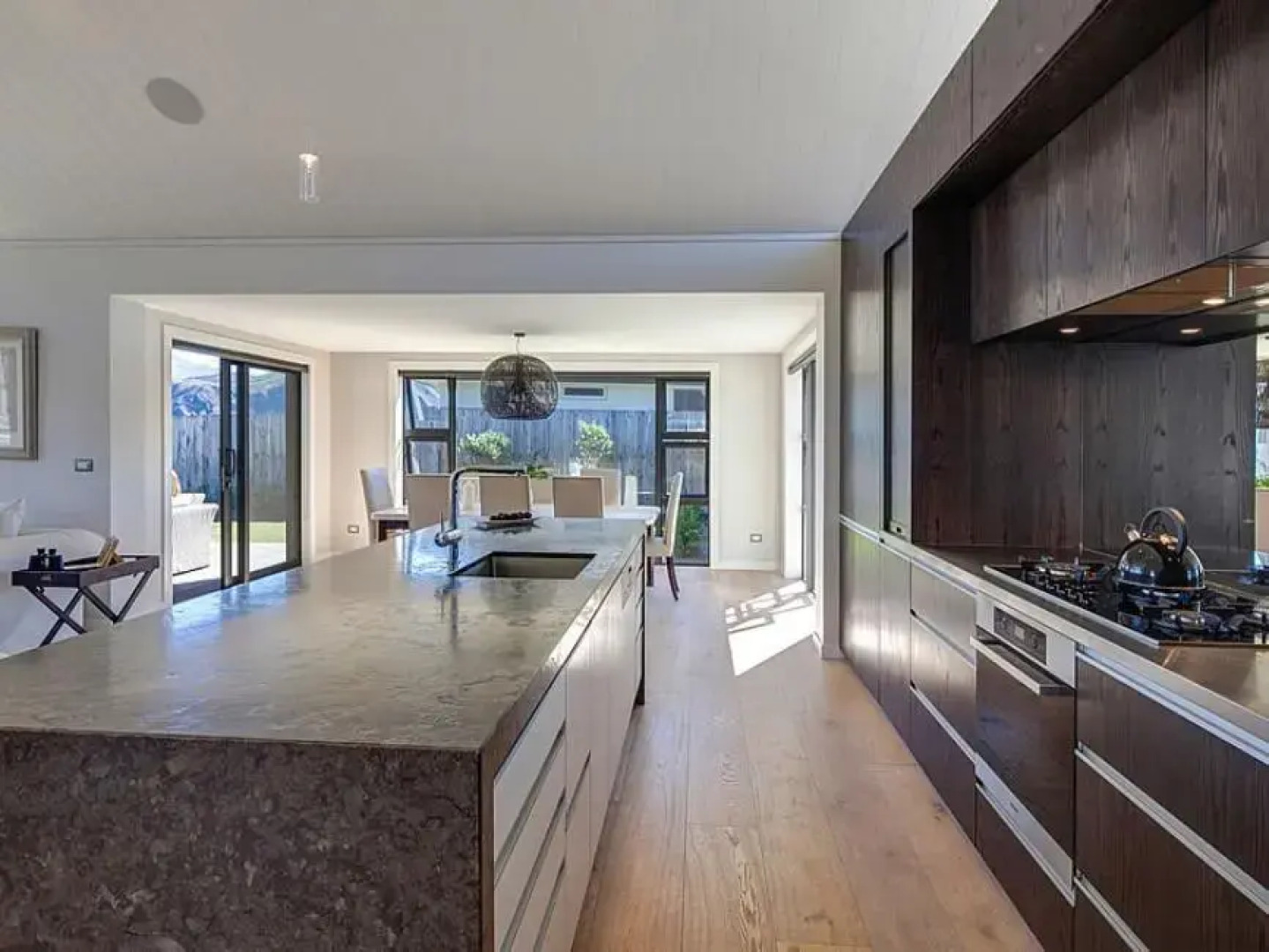 Infinity Drive - Sleeps 8 - Spa Pool - Lake Views