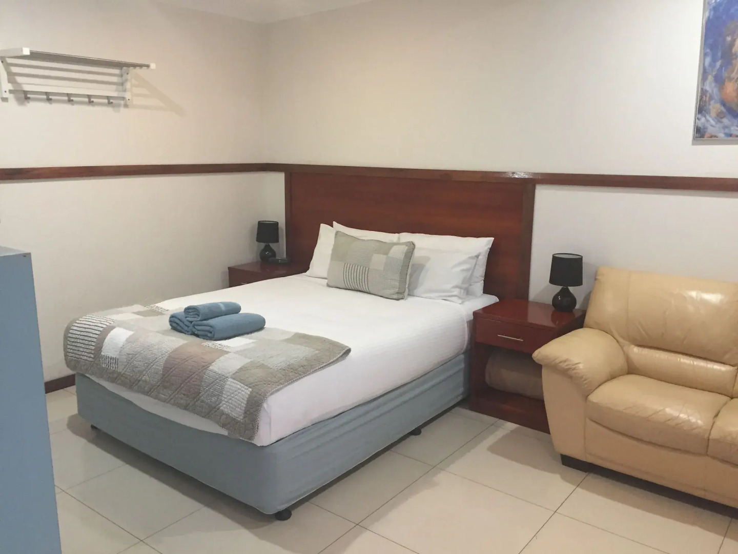 Across Country Motel and Serviced Apartments