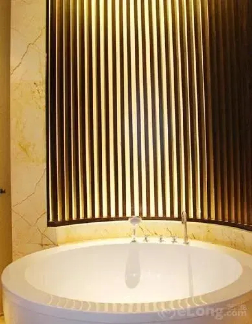 Maritime Hotel (Zhengzhou Century Amusement Park Zhongyuan Tower)