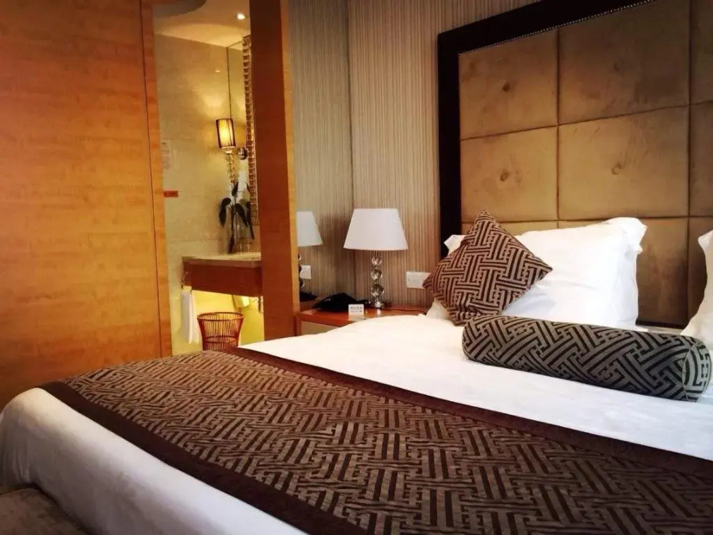 XinHua JianGuo Hotel